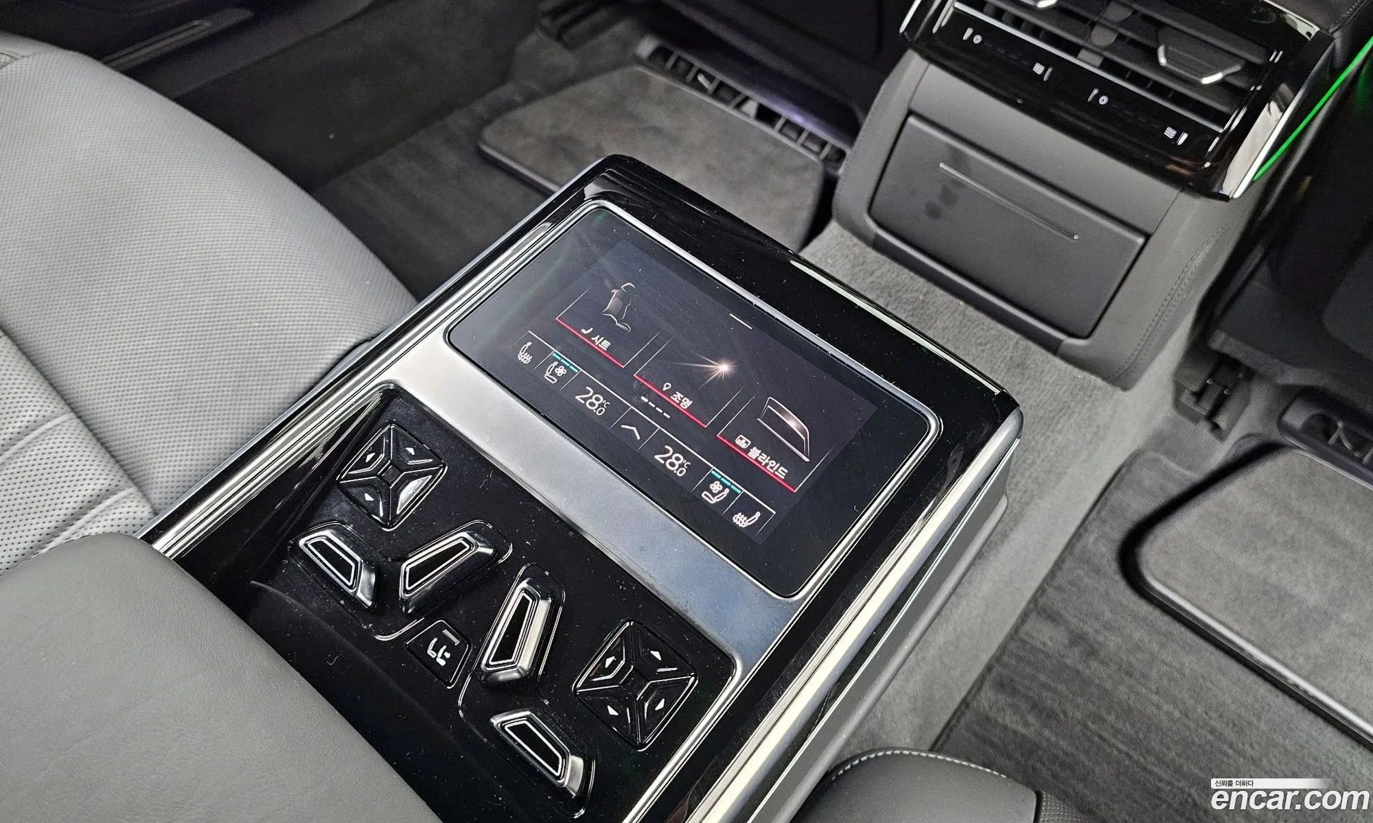 Audi A8 2021 WAUZZZF81MN034565 — 19