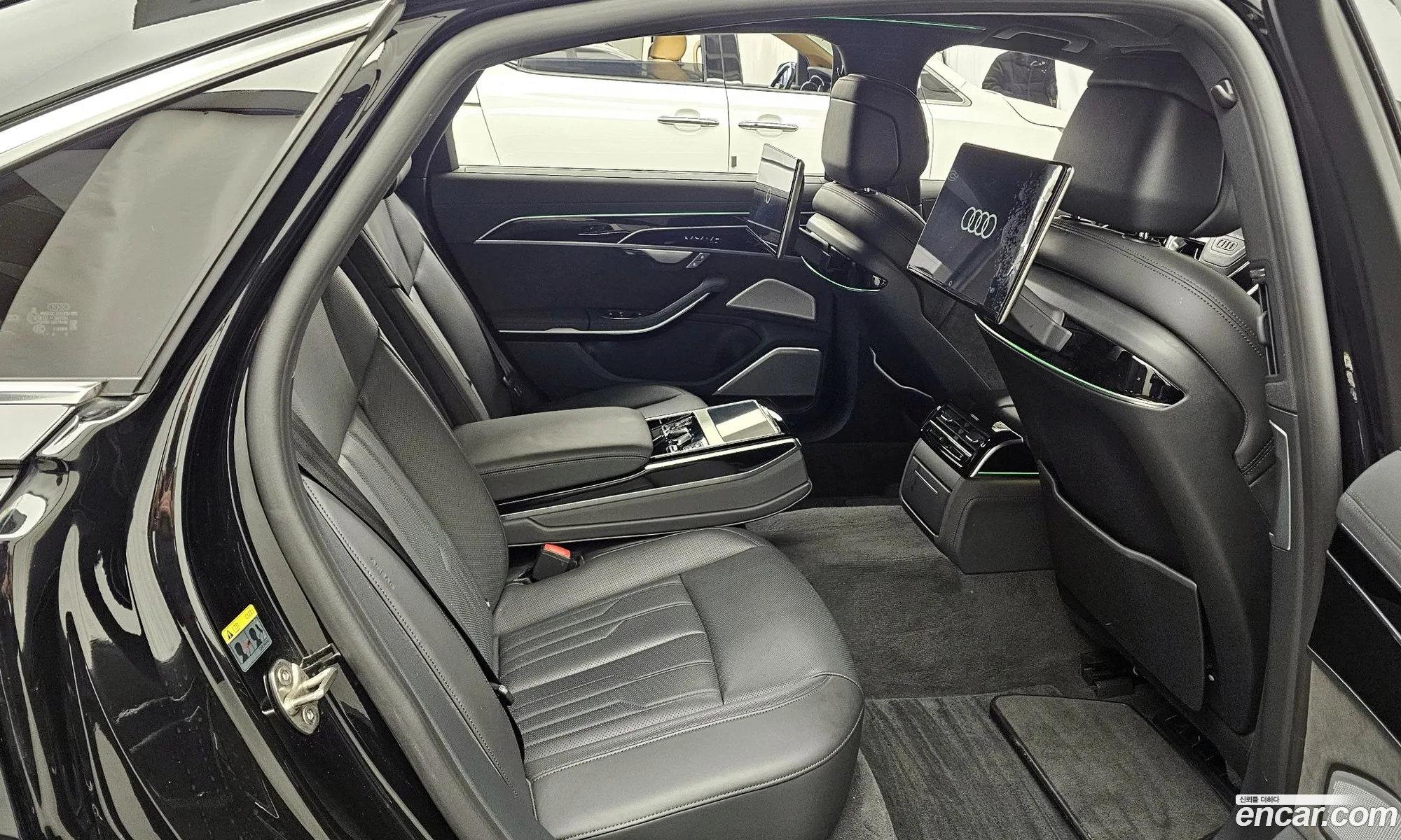 Audi A8 2021 WAUZZZF81MN034565 — 11