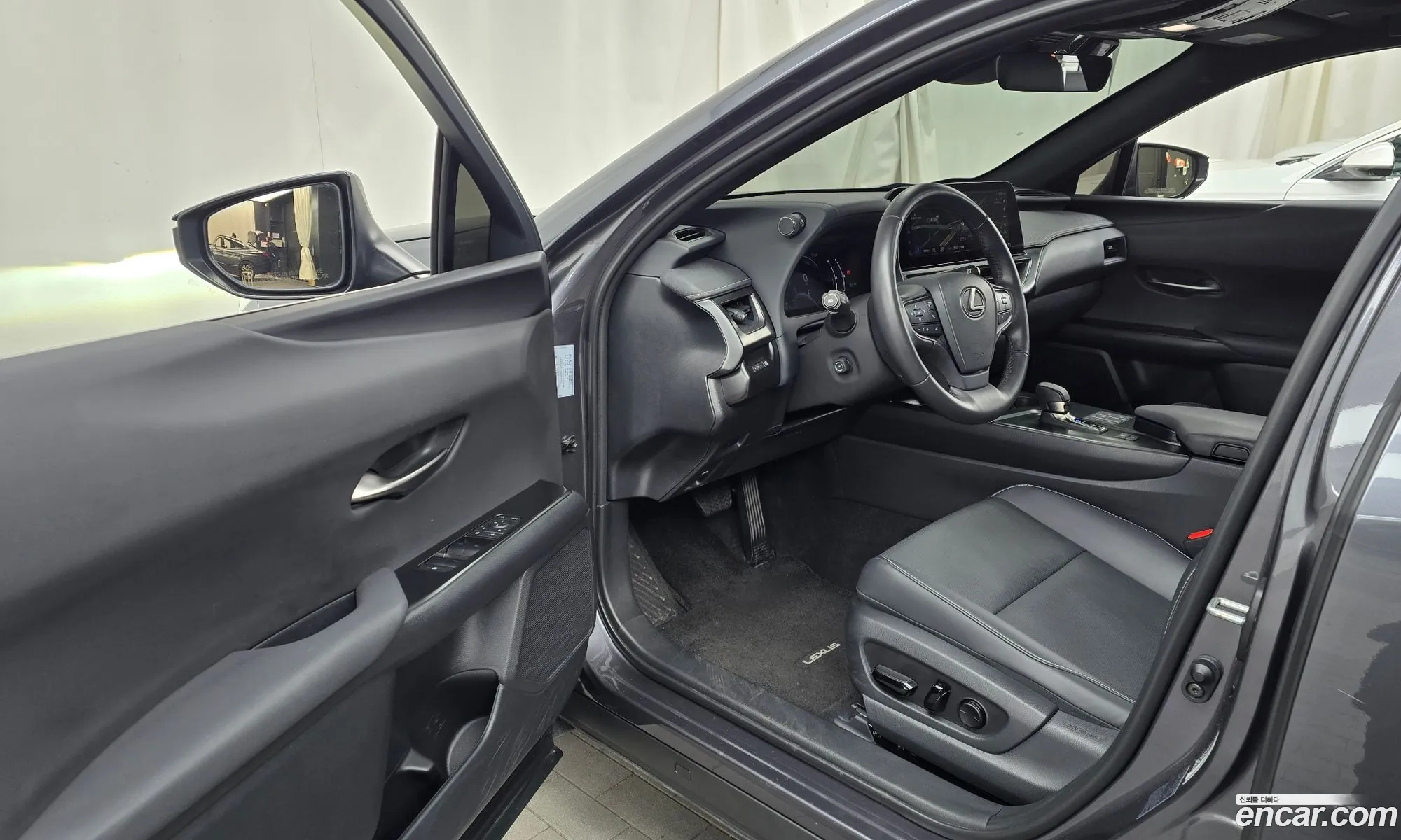 Lexus UX300h 2024 JTHYBJAH1S2011974 — 3