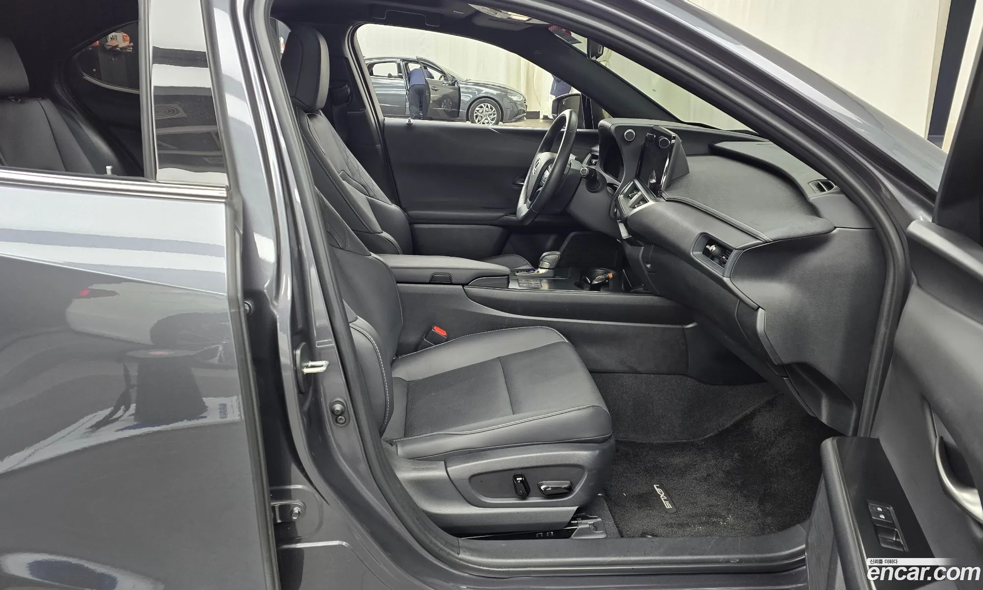 Lexus UX300h 2024 JTHYBJAH1S2011974 — 7