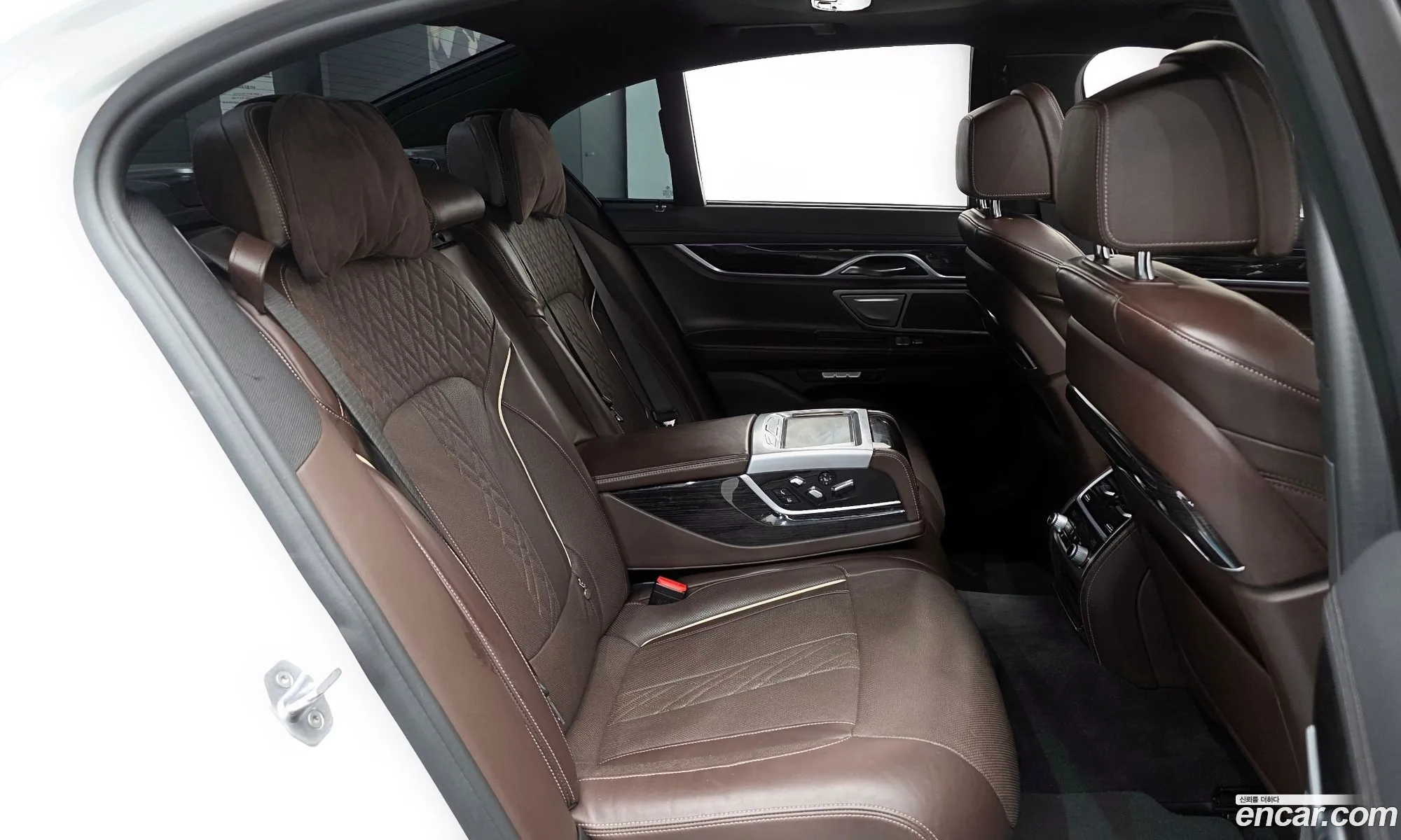 BMW 7 Series 2017 WBA7D0106HGJ45433 — 4