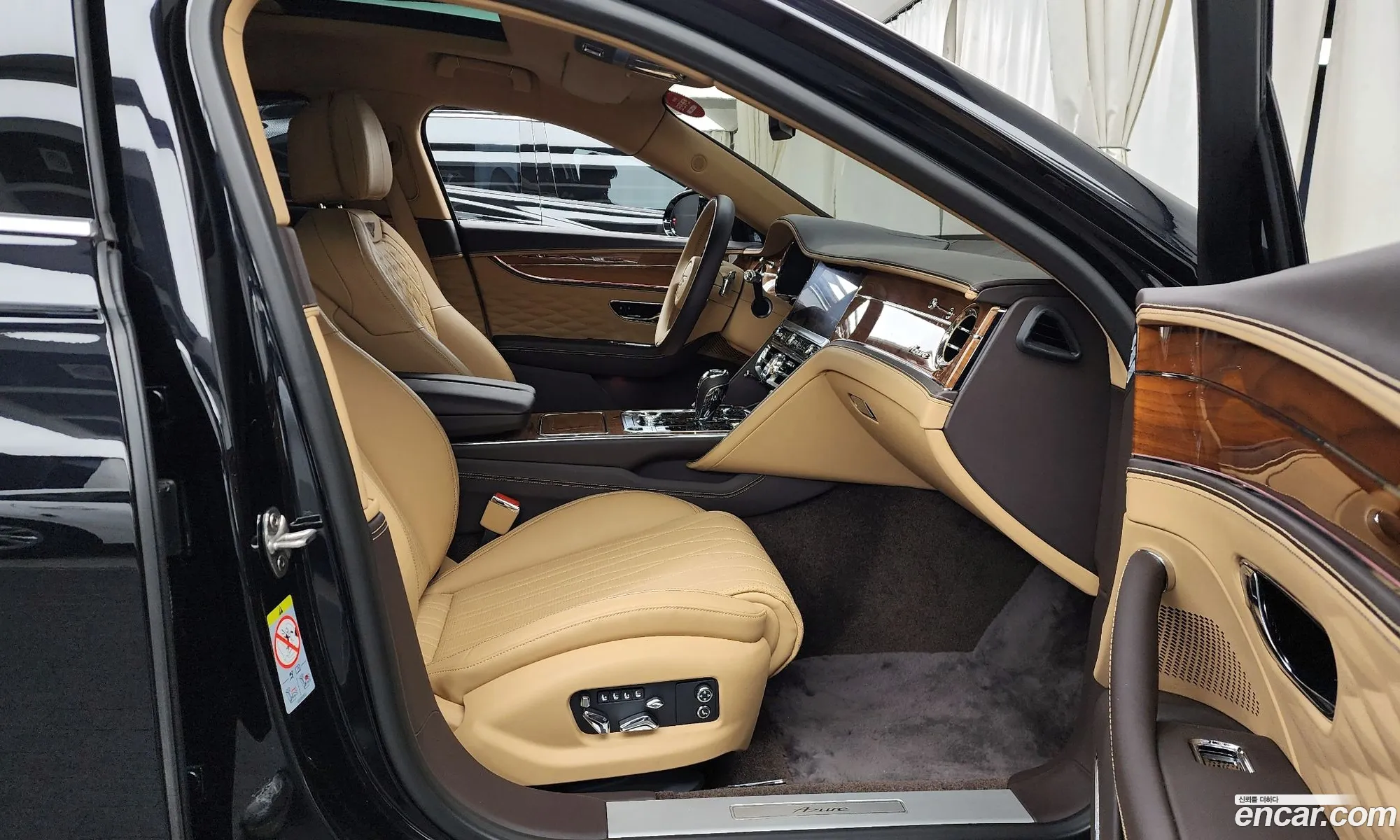Bentley Flying Spur 2023 — 18