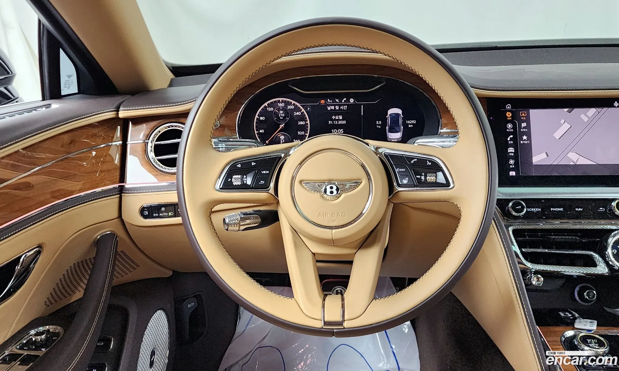 Bentley Flying Spur 2023 — 19