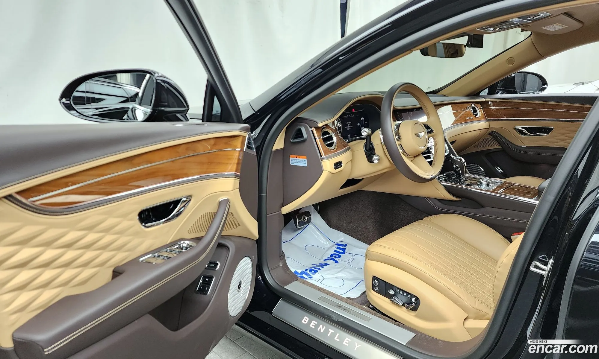 Bentley Flying Spur 2023 — 16