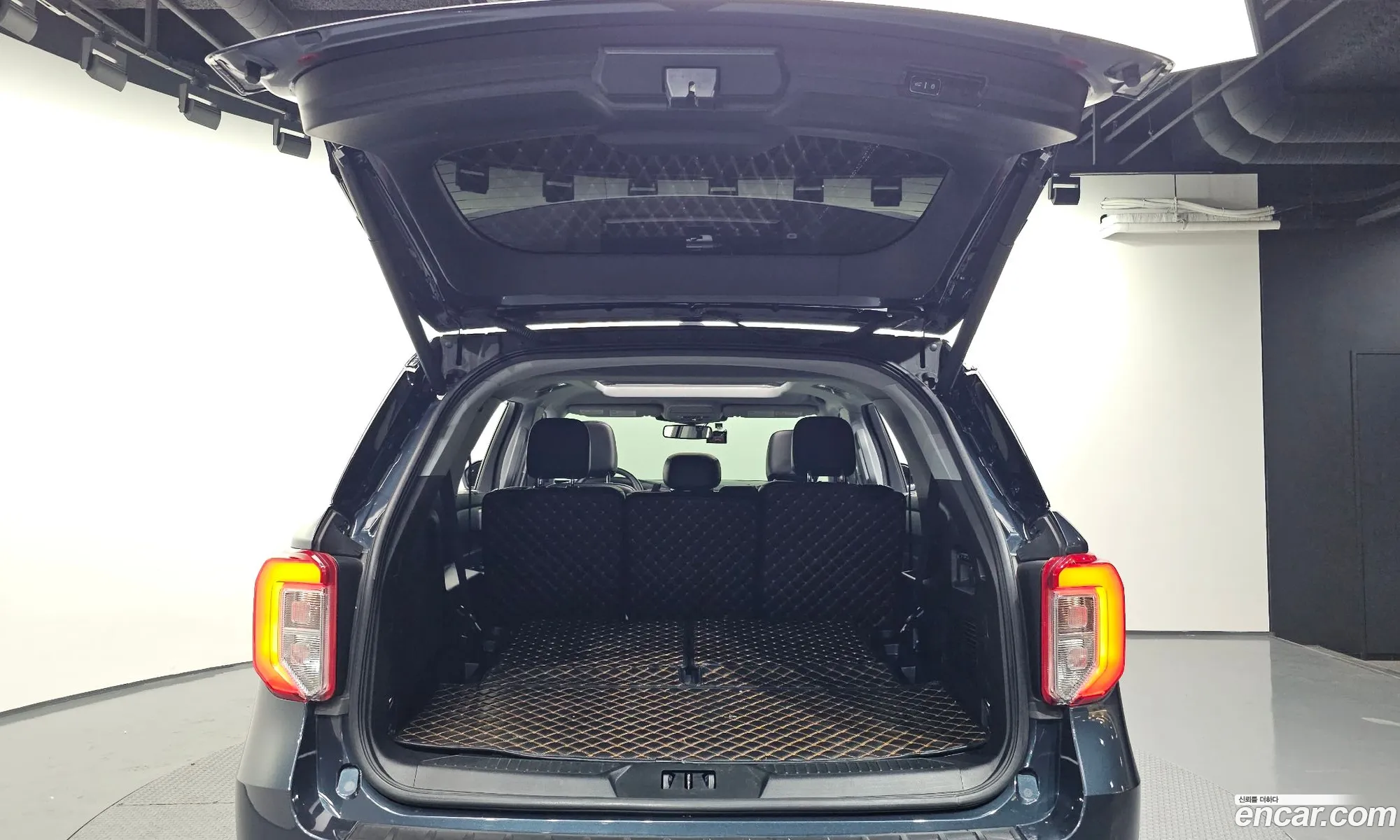 Ford Explorer 6th Gen 2022 1FMSK8FH111111111 — 4