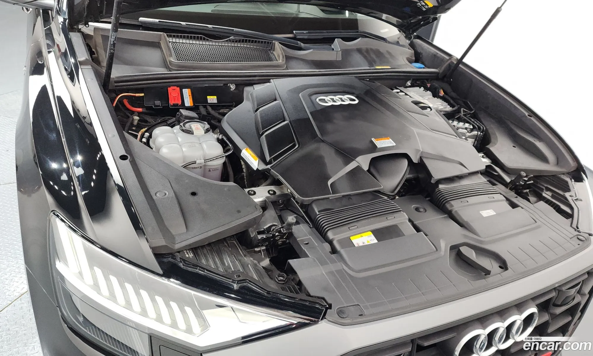 Audi Q8 2022 WAUZZZF17PD001020 — 4