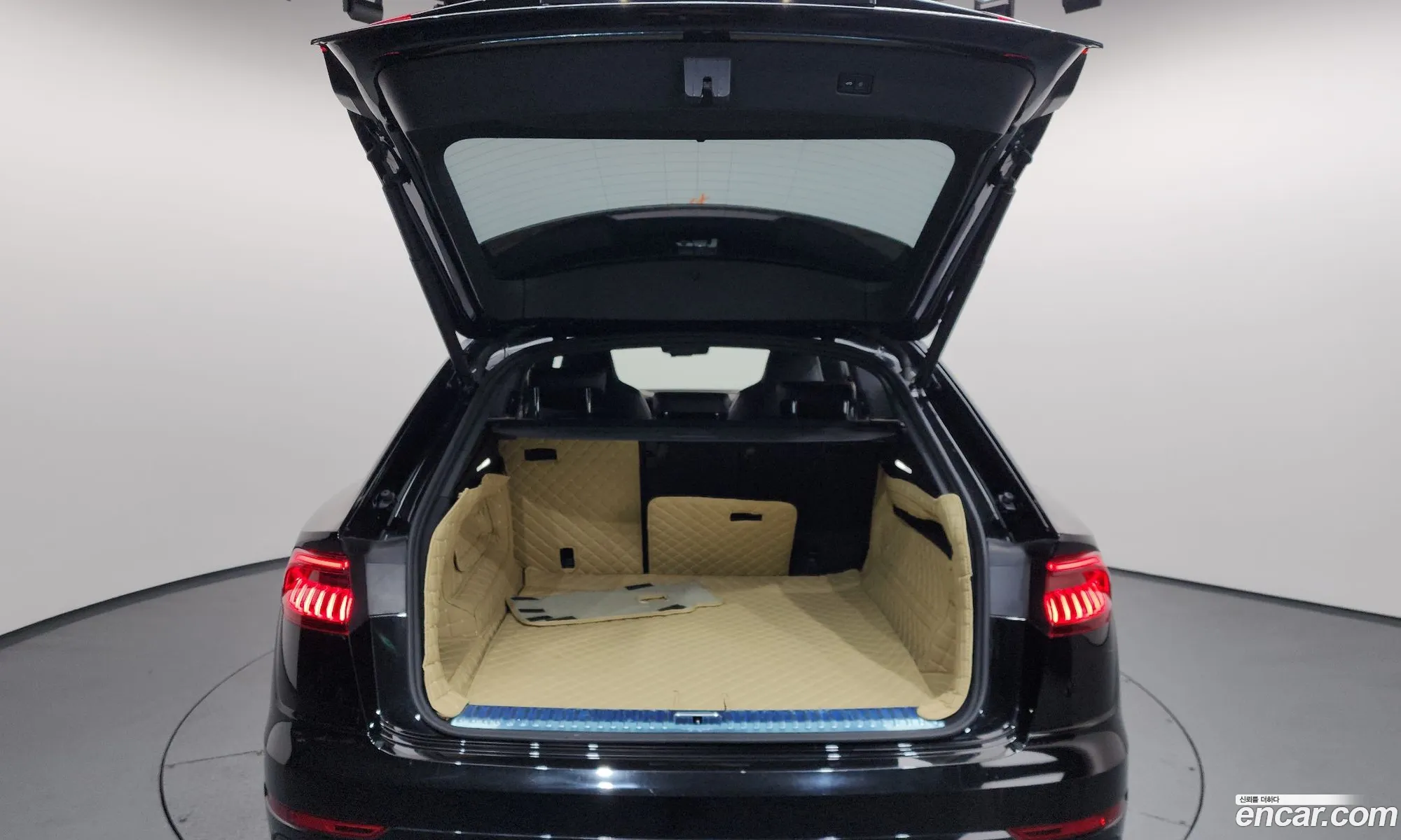 Audi Q8 2022 WAUZZZF17PD001020 — 5
