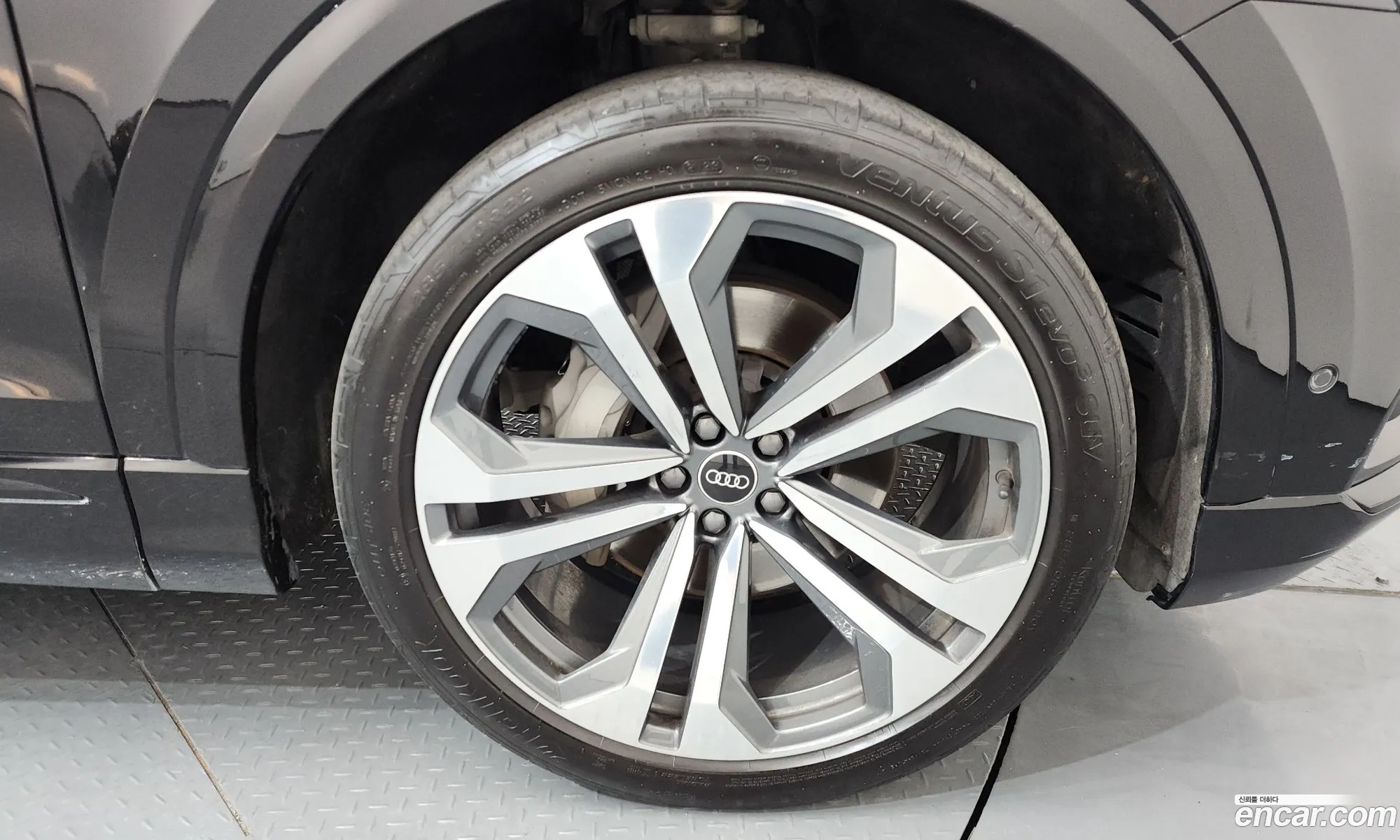 Audi Q8 2022 WAUZZZF17PD001020 — 14