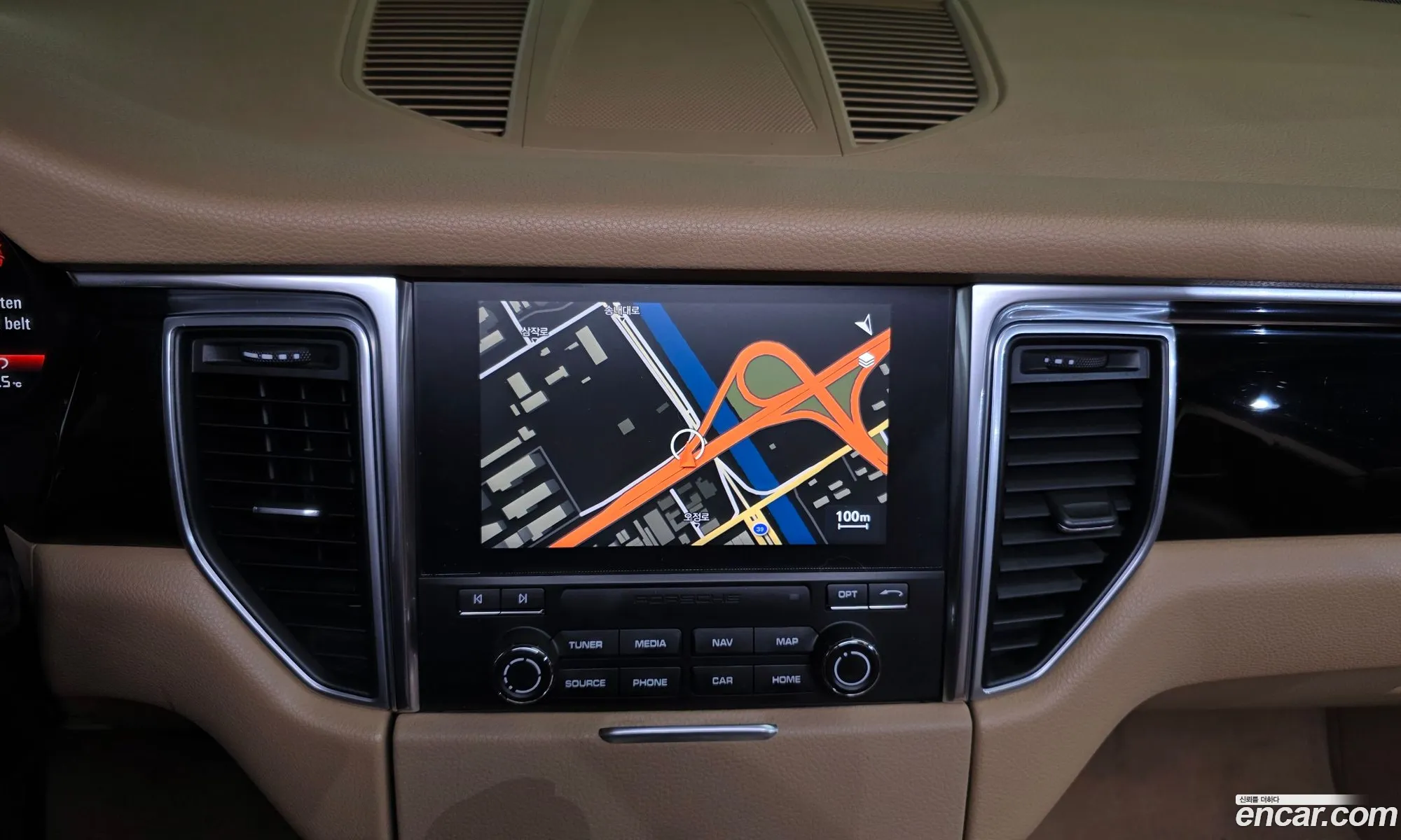 Porsche Macan 2016 WP1AD2953HLB70025 — 19