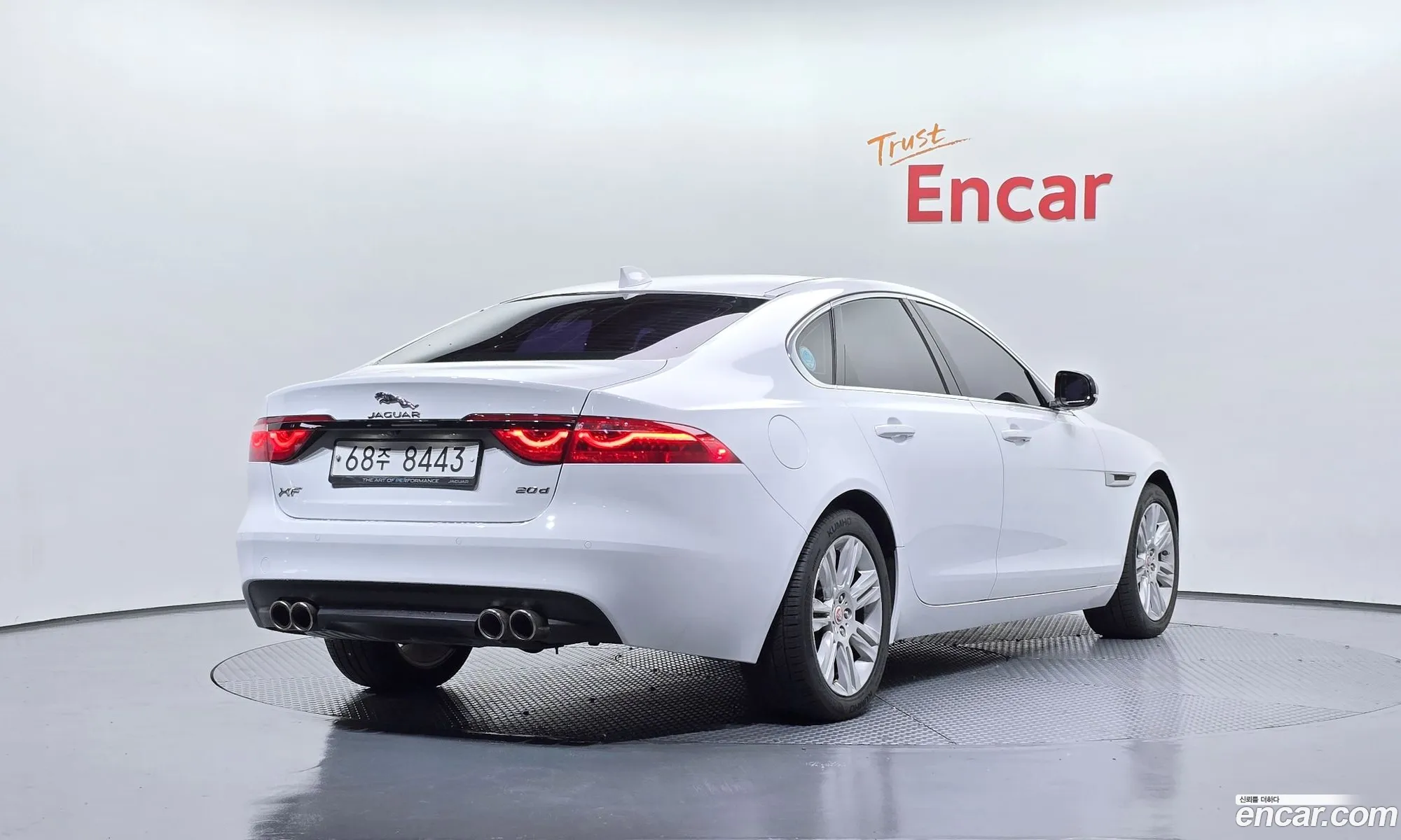 Jaguar XF 2017 — 10