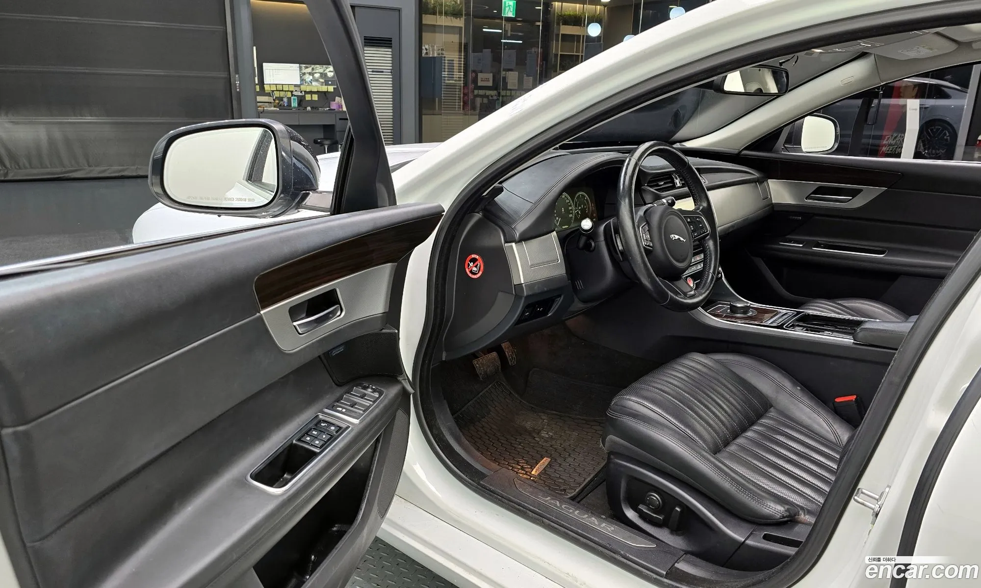 Jaguar XF 2017 — 16