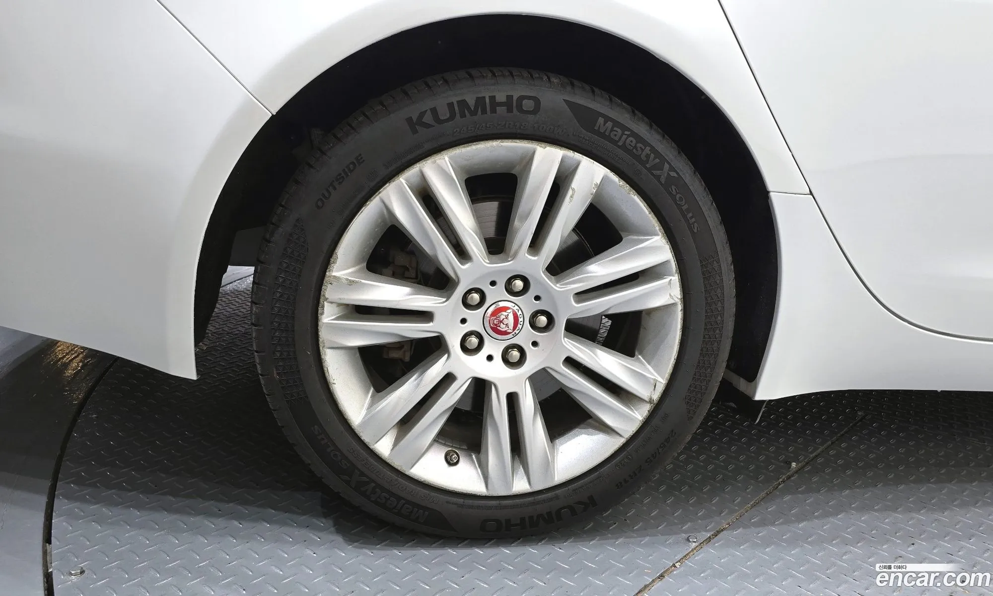 Jaguar XF 2017 — 14