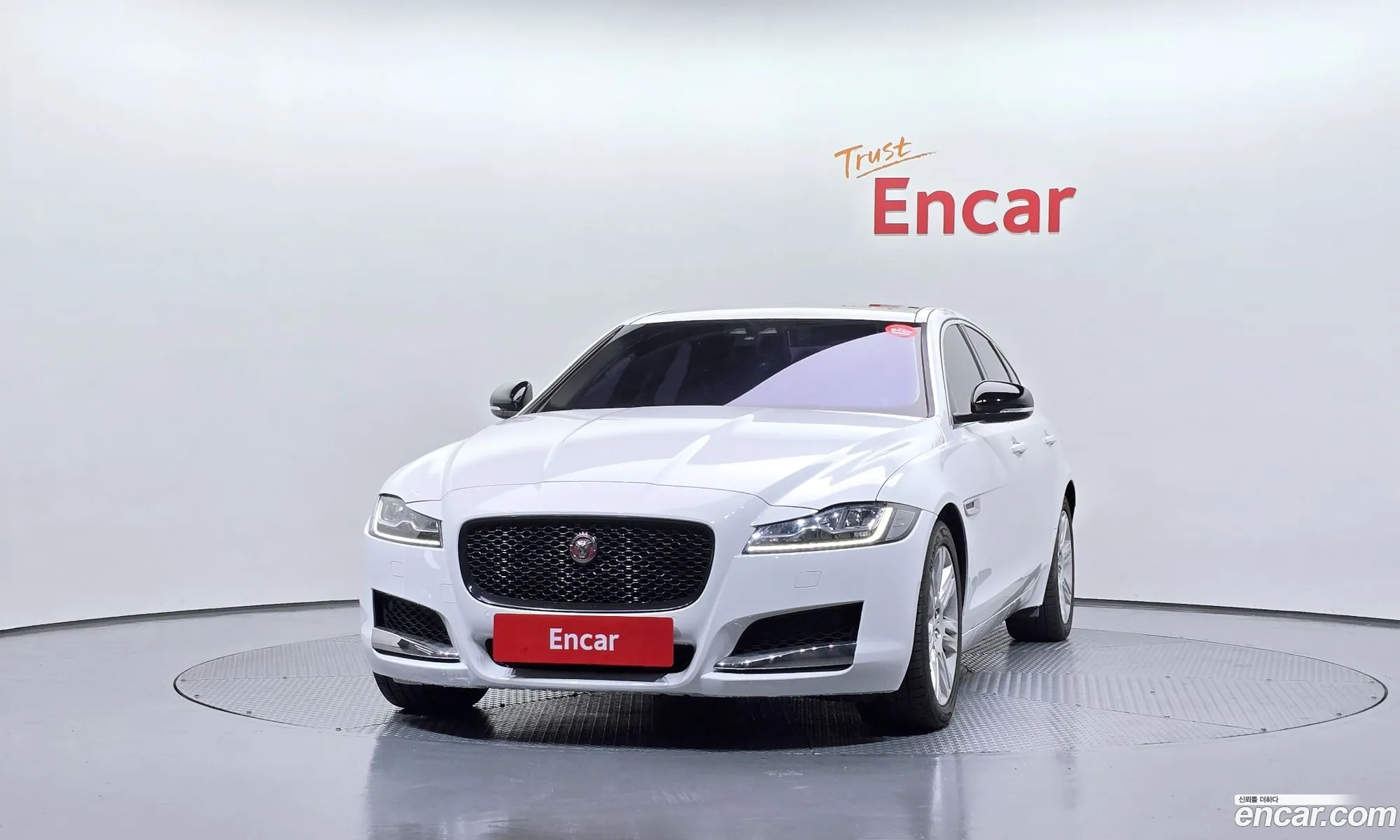 Jaguar XF 2017 — 18
