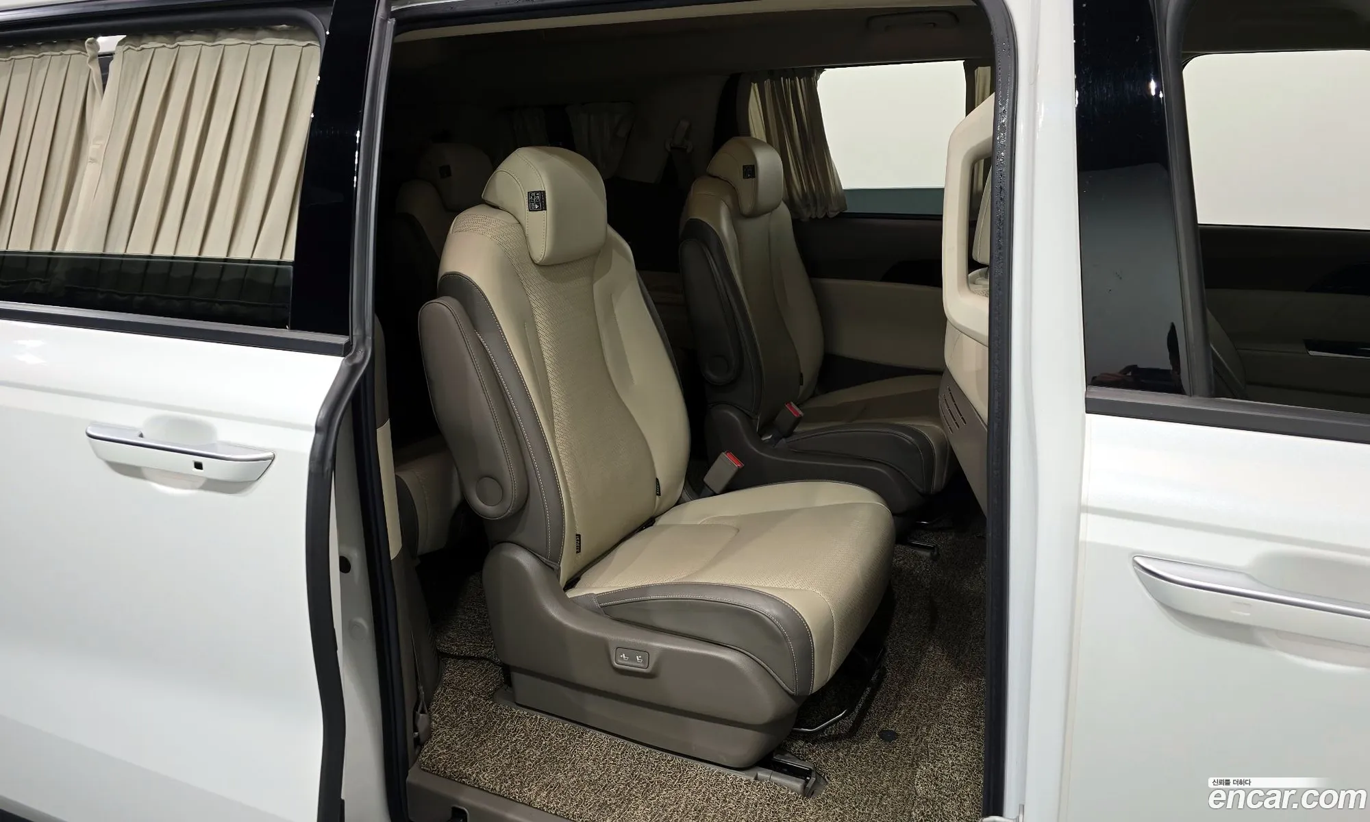 Kia Carnival 2021 — 10