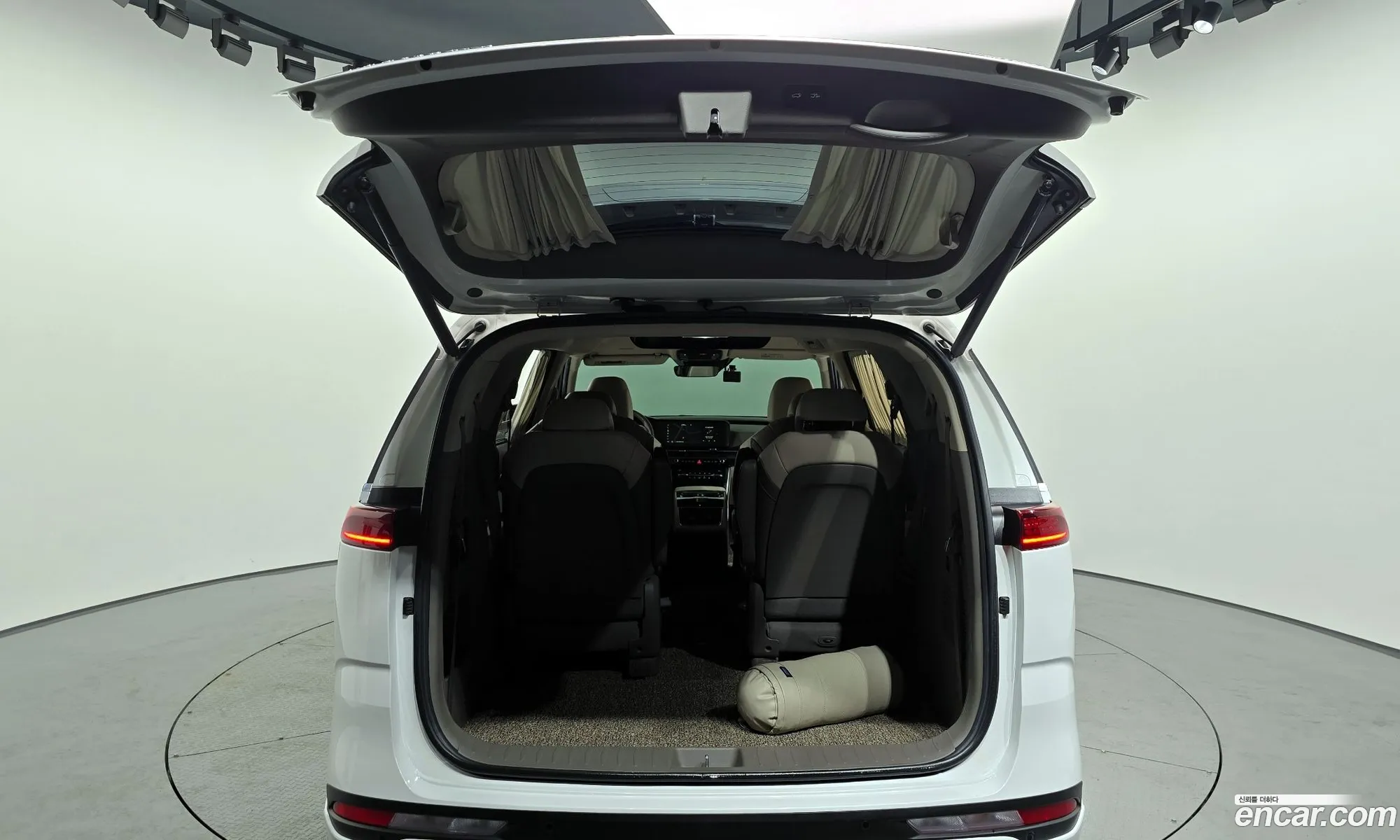 Kia Carnival 2021 — 16