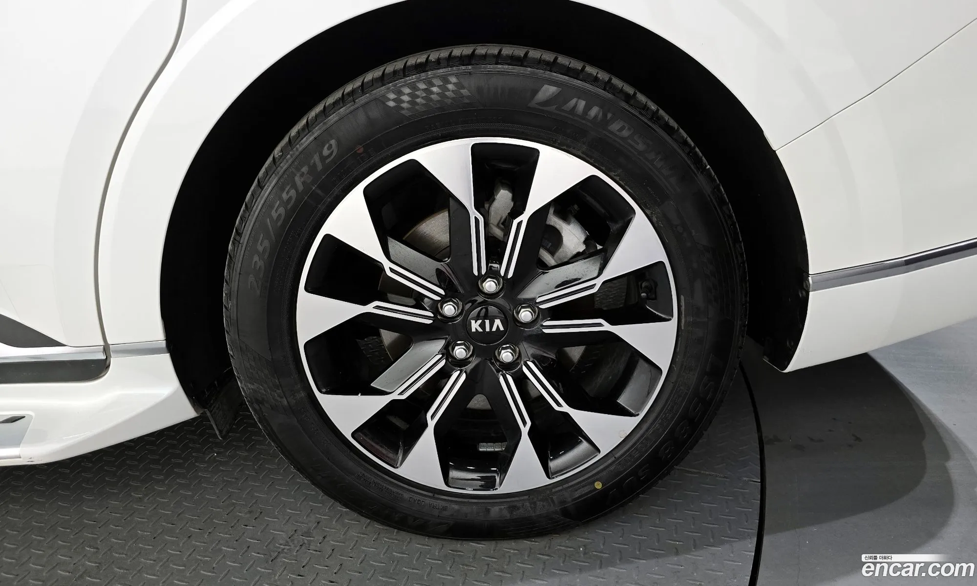Kia Carnival 2021 — 19