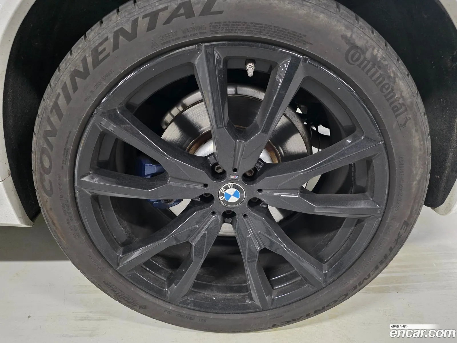 BMW X7 2021 — 18