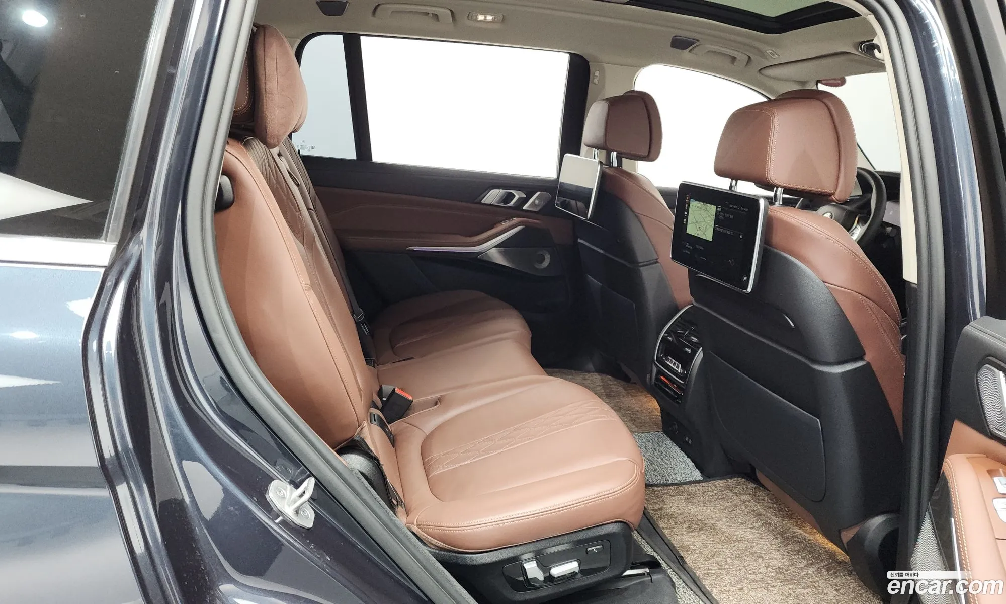 BMW X7 2022 — 7