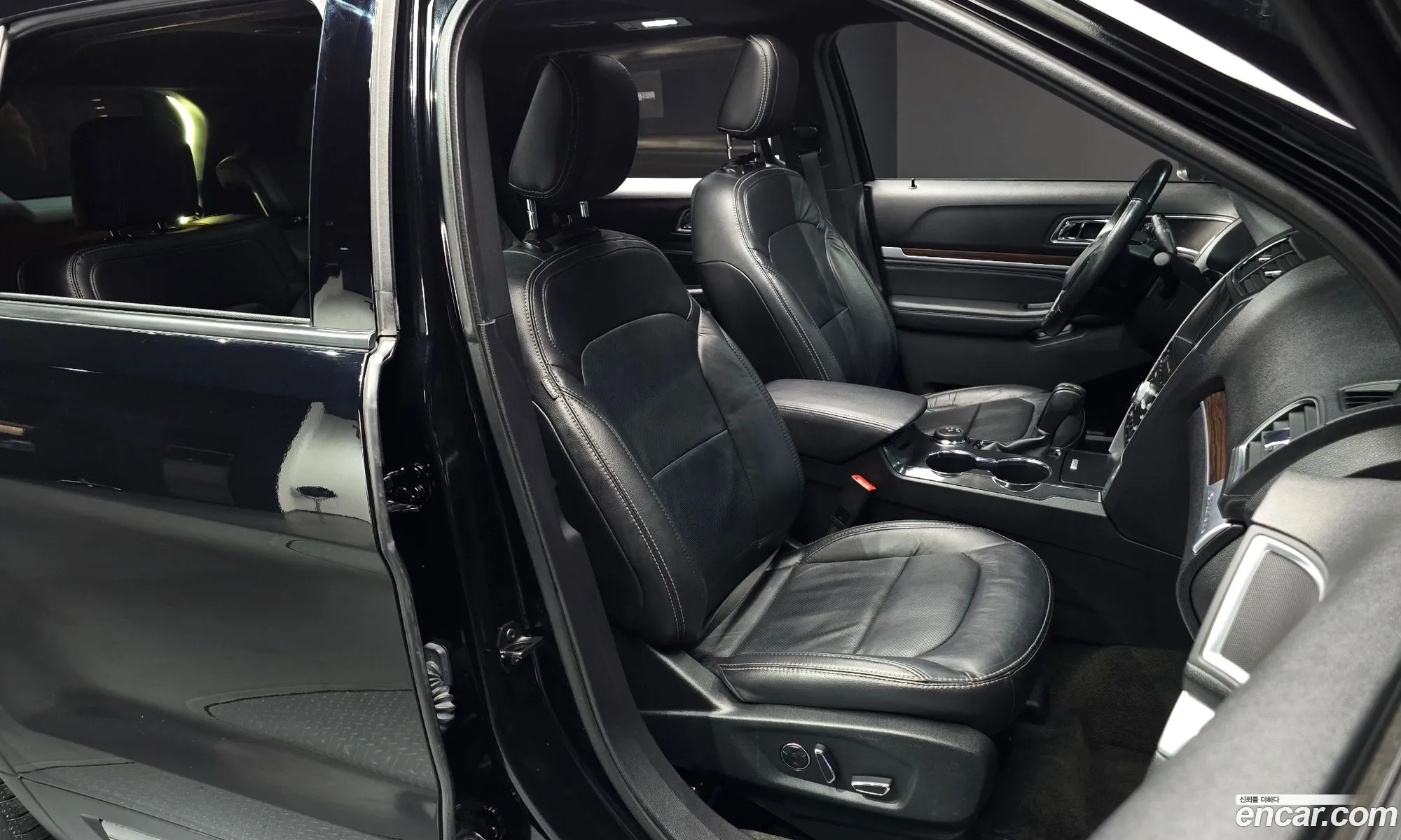 Ford Explorer 2018 1FM5K8FH4JGA48889 — 18