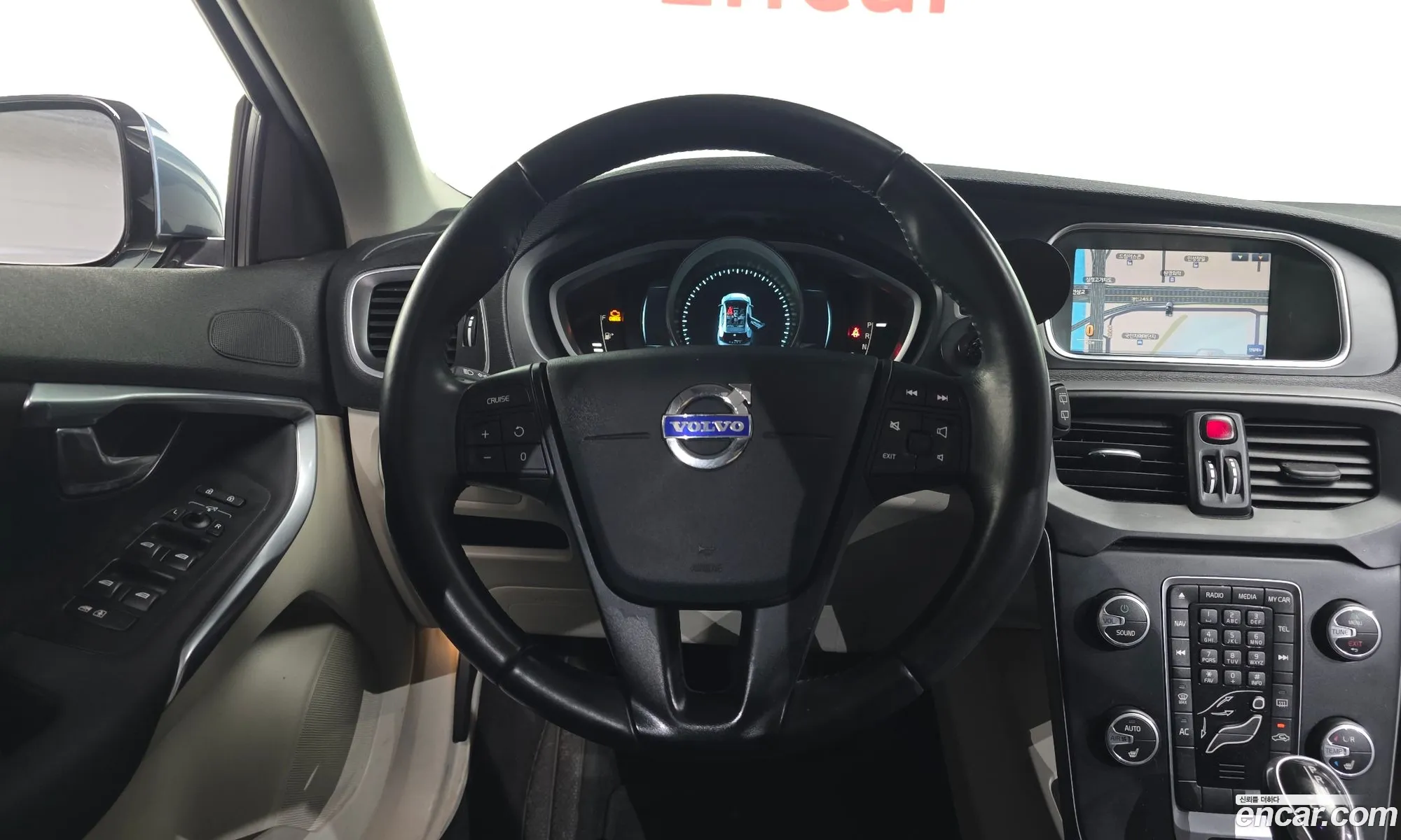 Volvo V40 2014 — 16