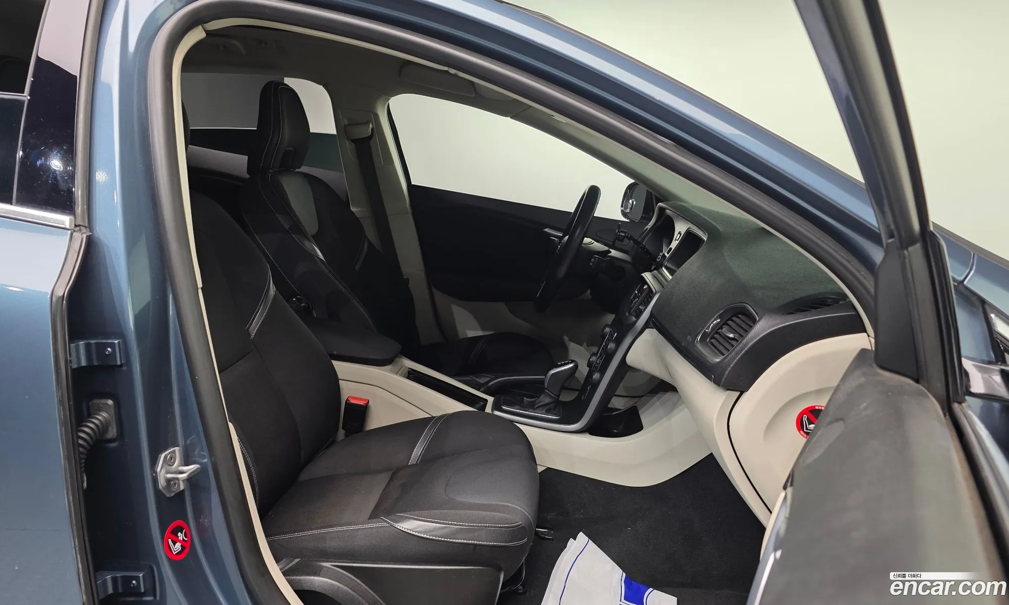 Volvo V40 2014 — 13
