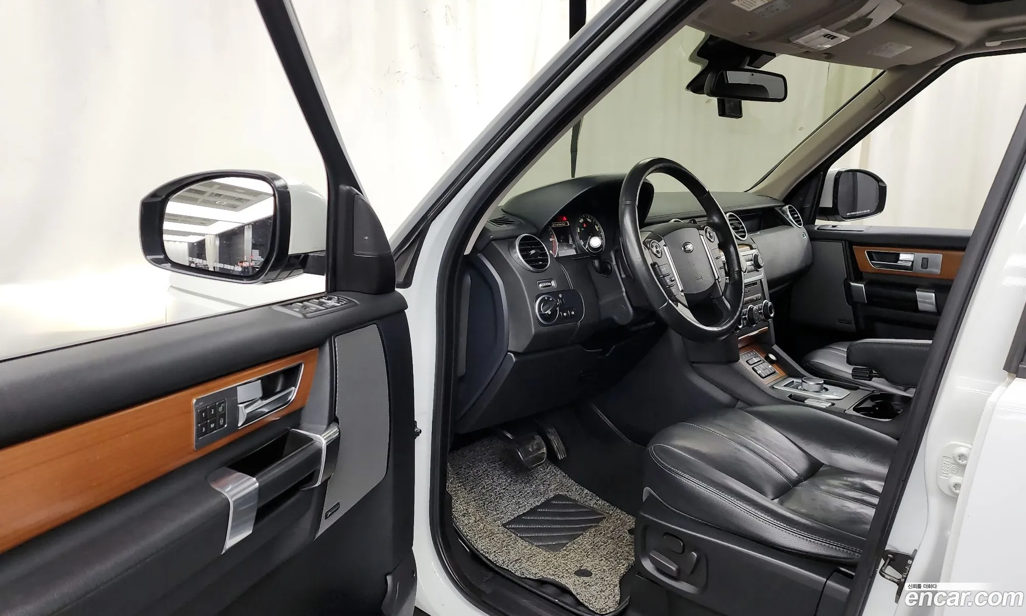Land Rover Discovery 4 2015 SALLAAAG6FA743906 — 17