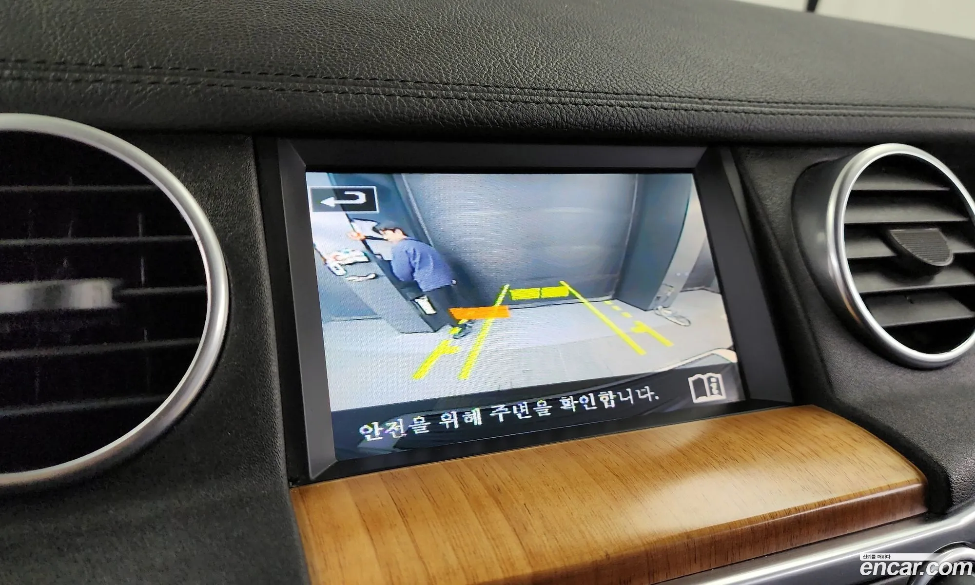 Land Rover Discovery 4 2015 SALLAAAG6FA743906 — 18