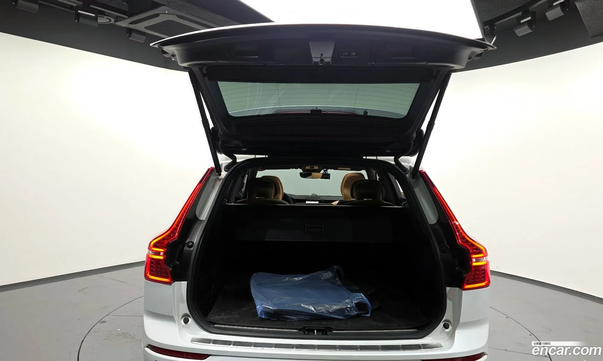 Volvo XC60 2022 — 18