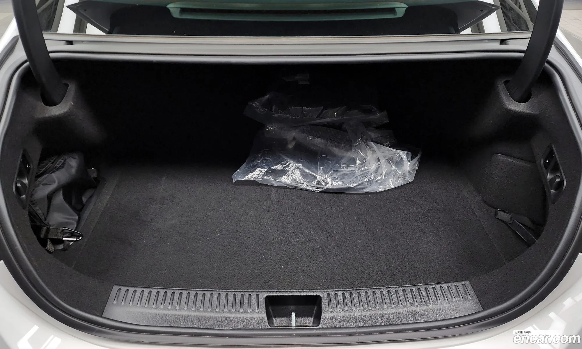 Mercedes-Benz E-Class W214 2025 — 12