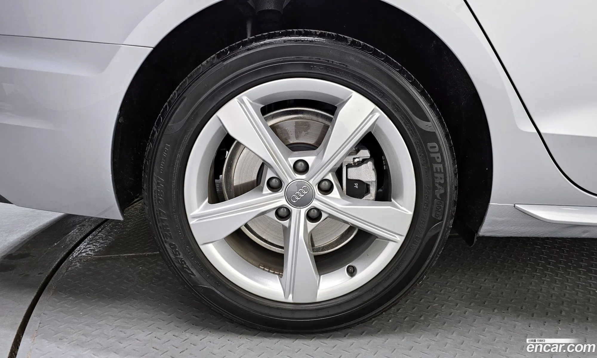 Audi A4 2020 WAUZZZF40LA060674 — 3
