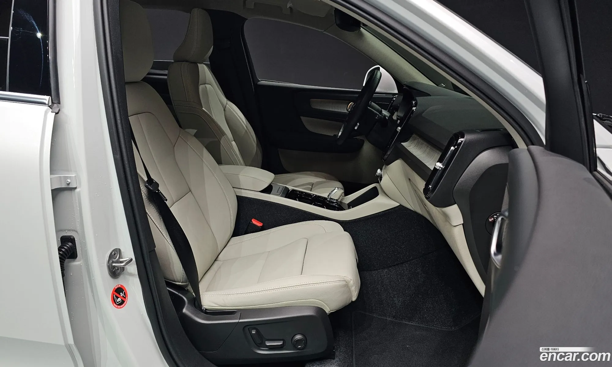 Volvo XC40 2024 — 14