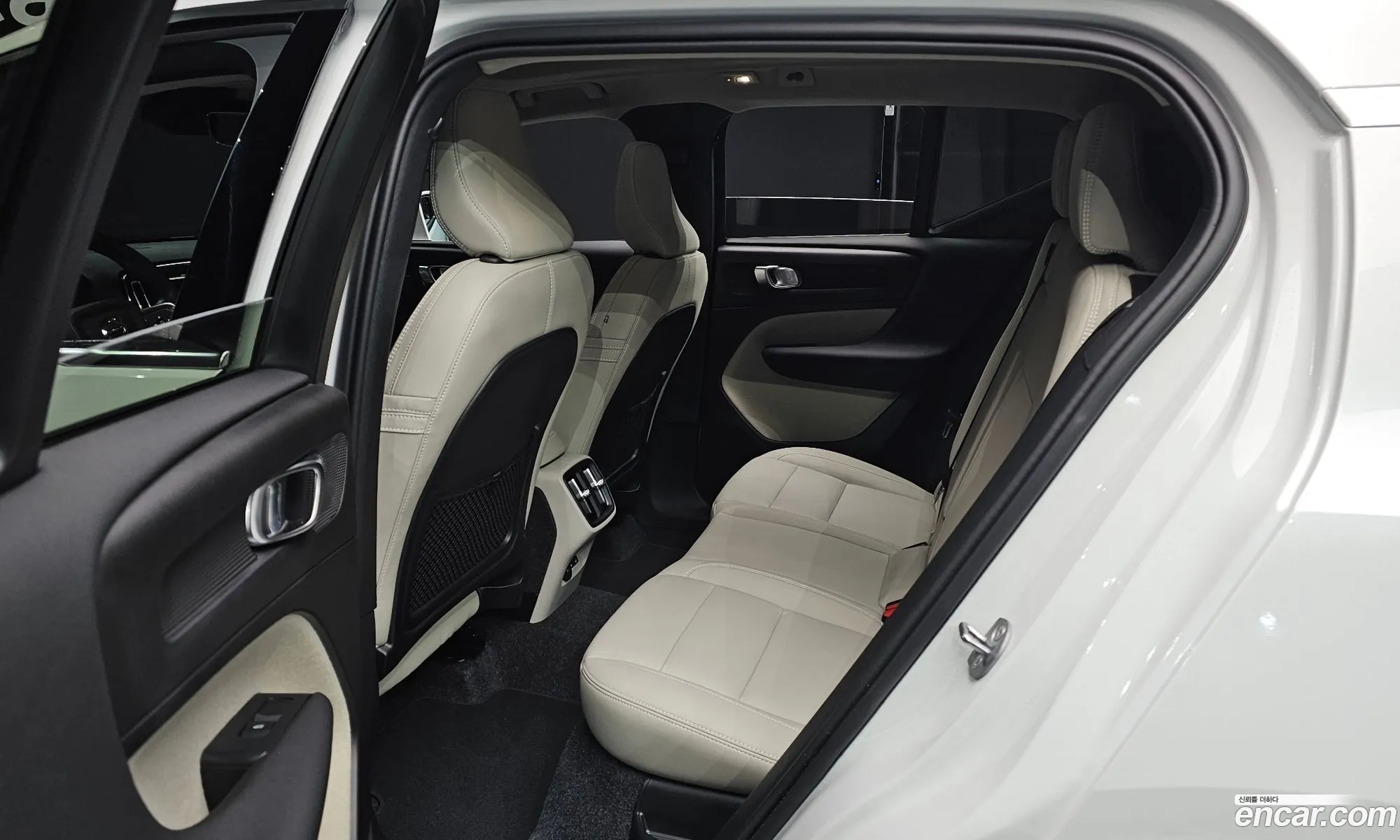 Volvo XC40 2024 — 11