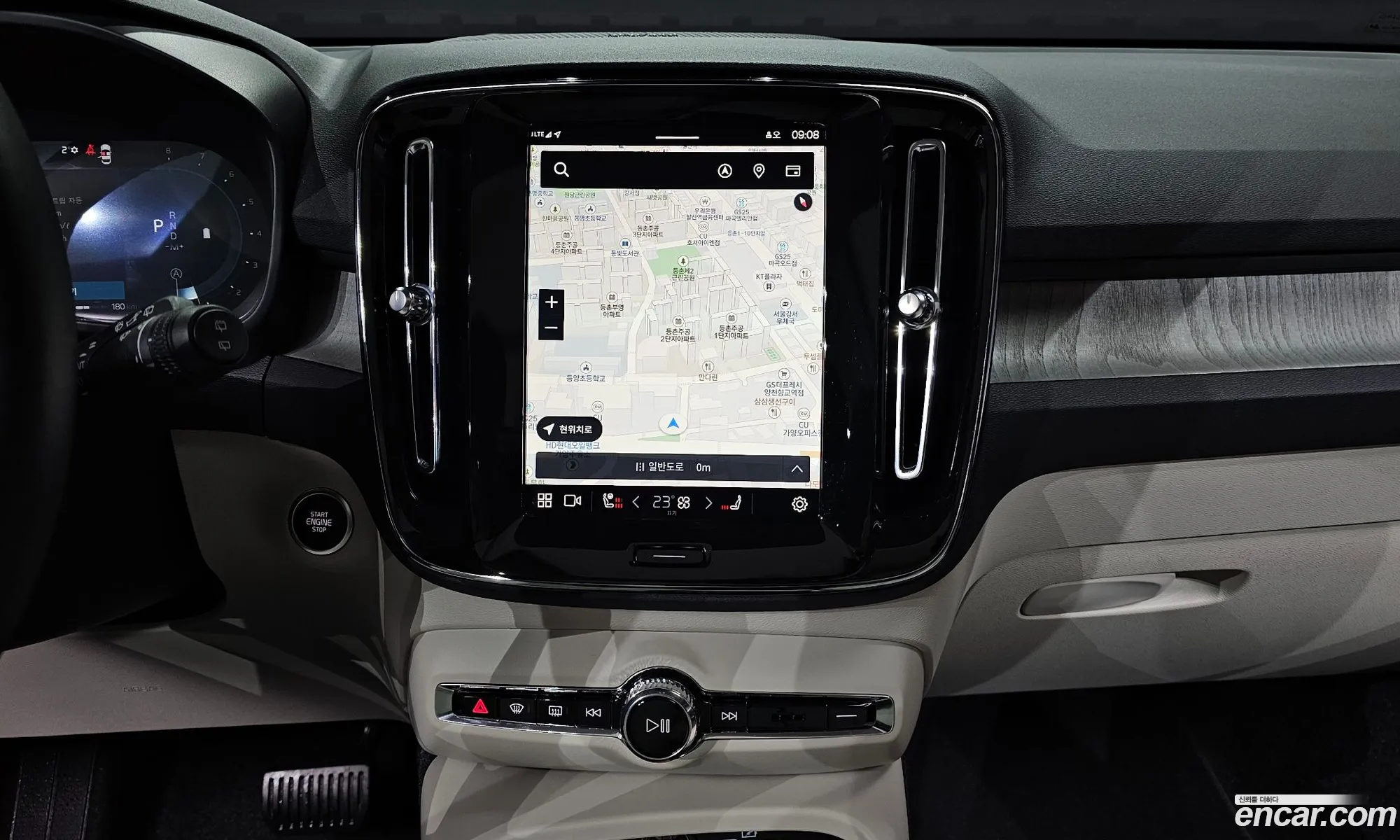 Volvo XC40 2024 — 3
