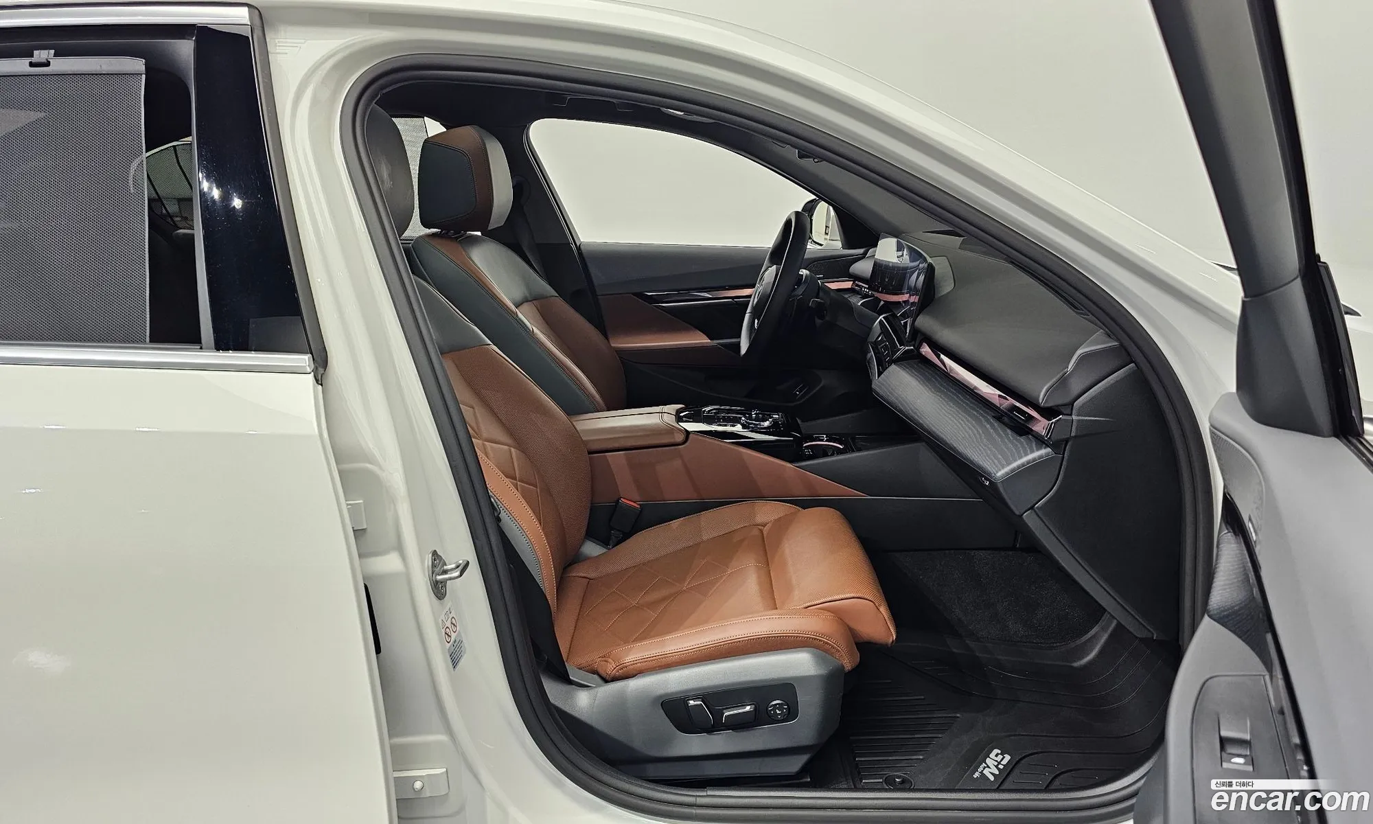 BMW 5 Series 2023 — 8