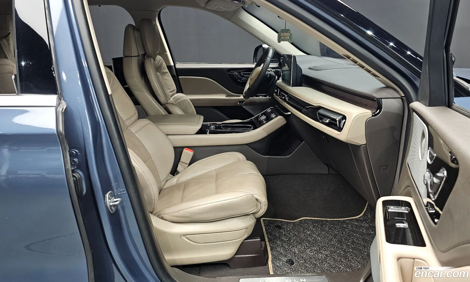 Lincoln Aviator 2021 — 17