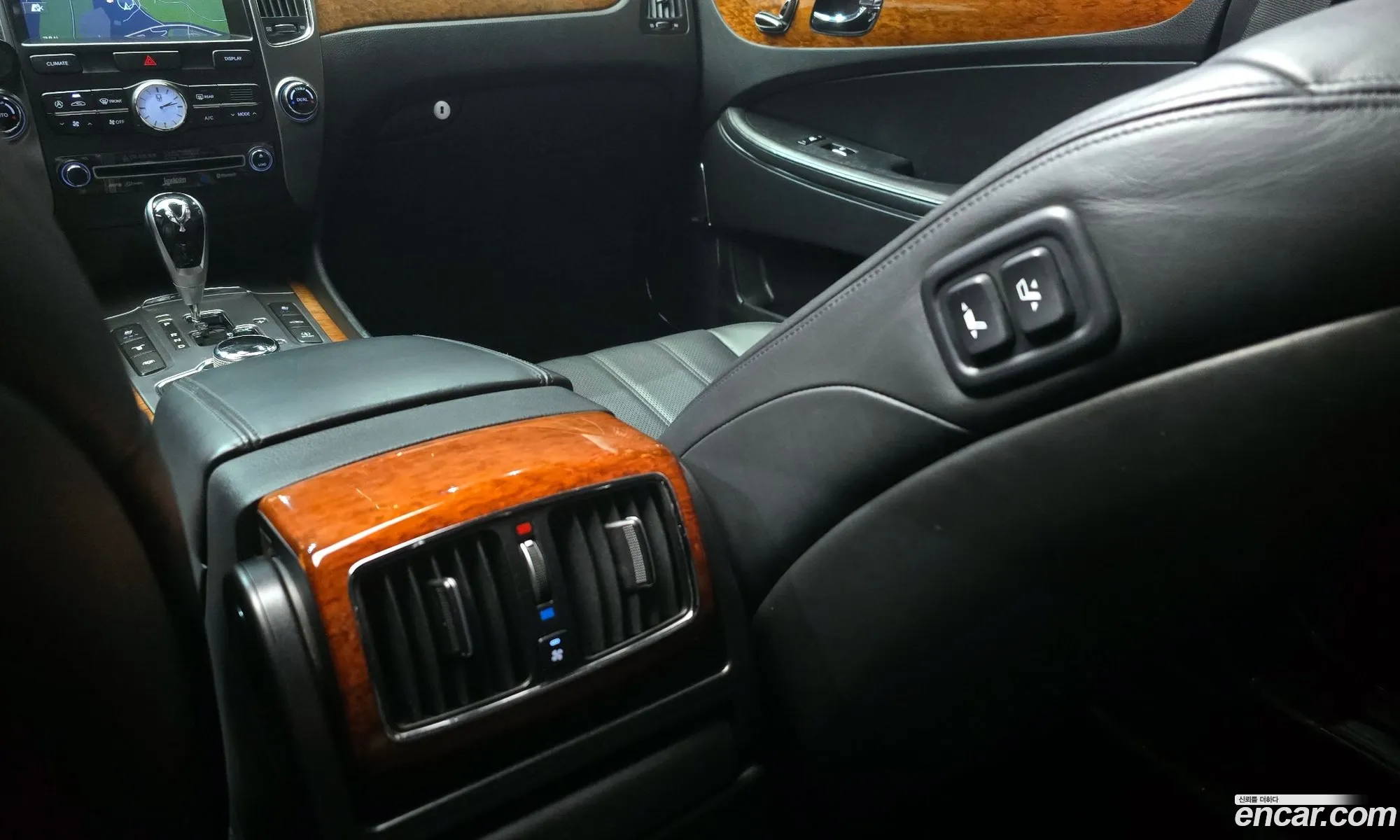 Hyundai Equus 2009 — 18