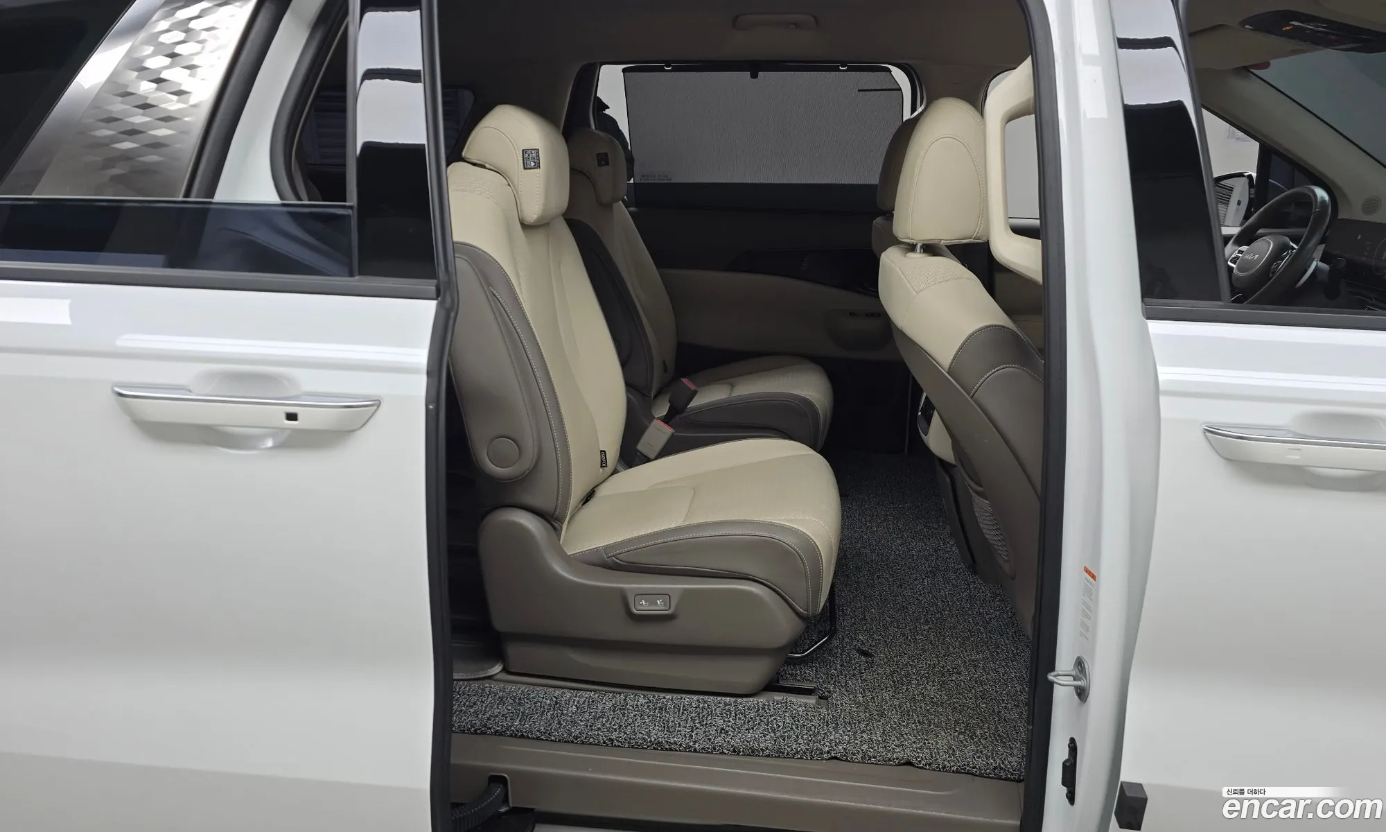 Kia Carnival 2023 — 10