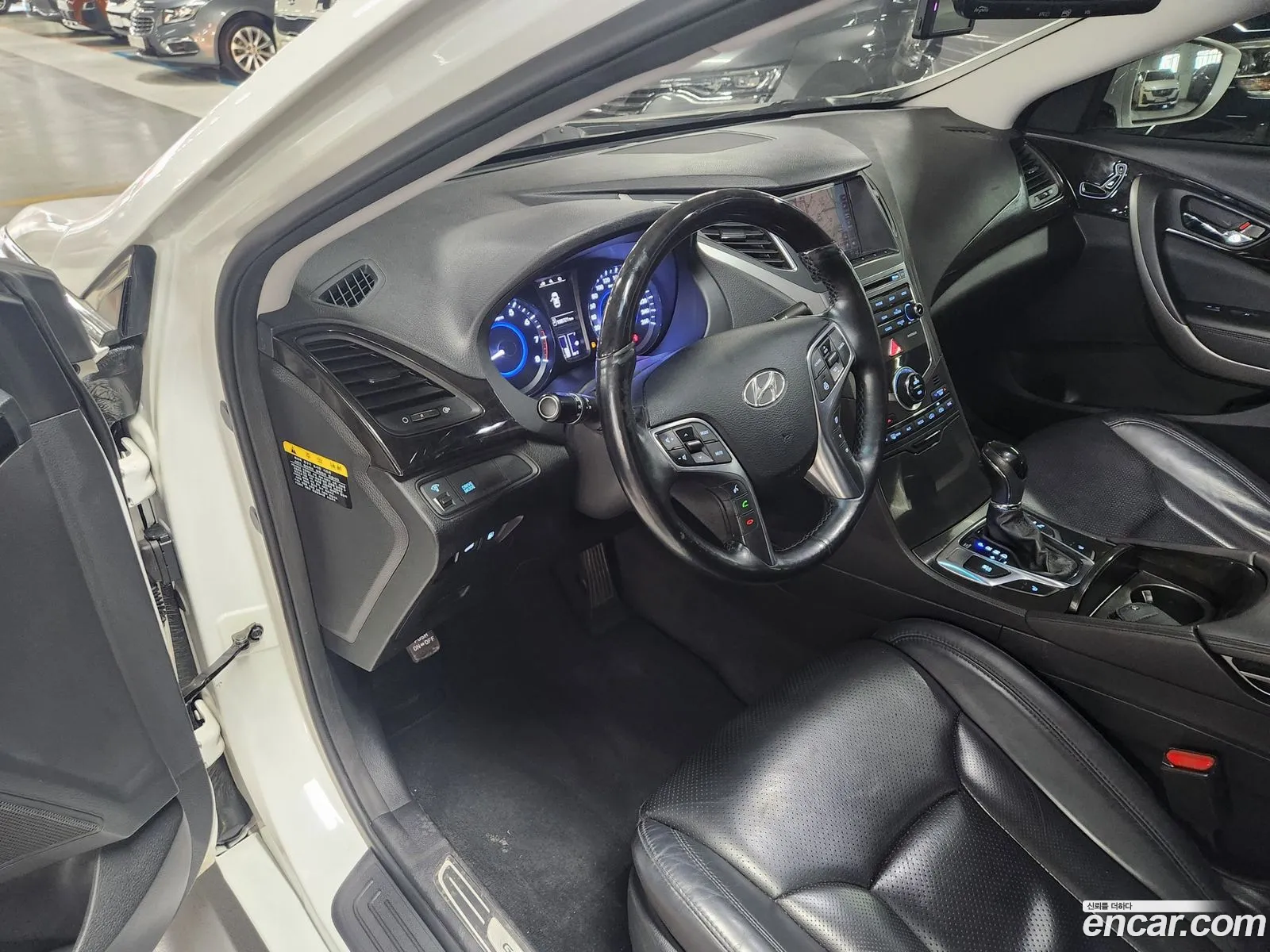 Hyundai Grandeur HG 2015 — 17