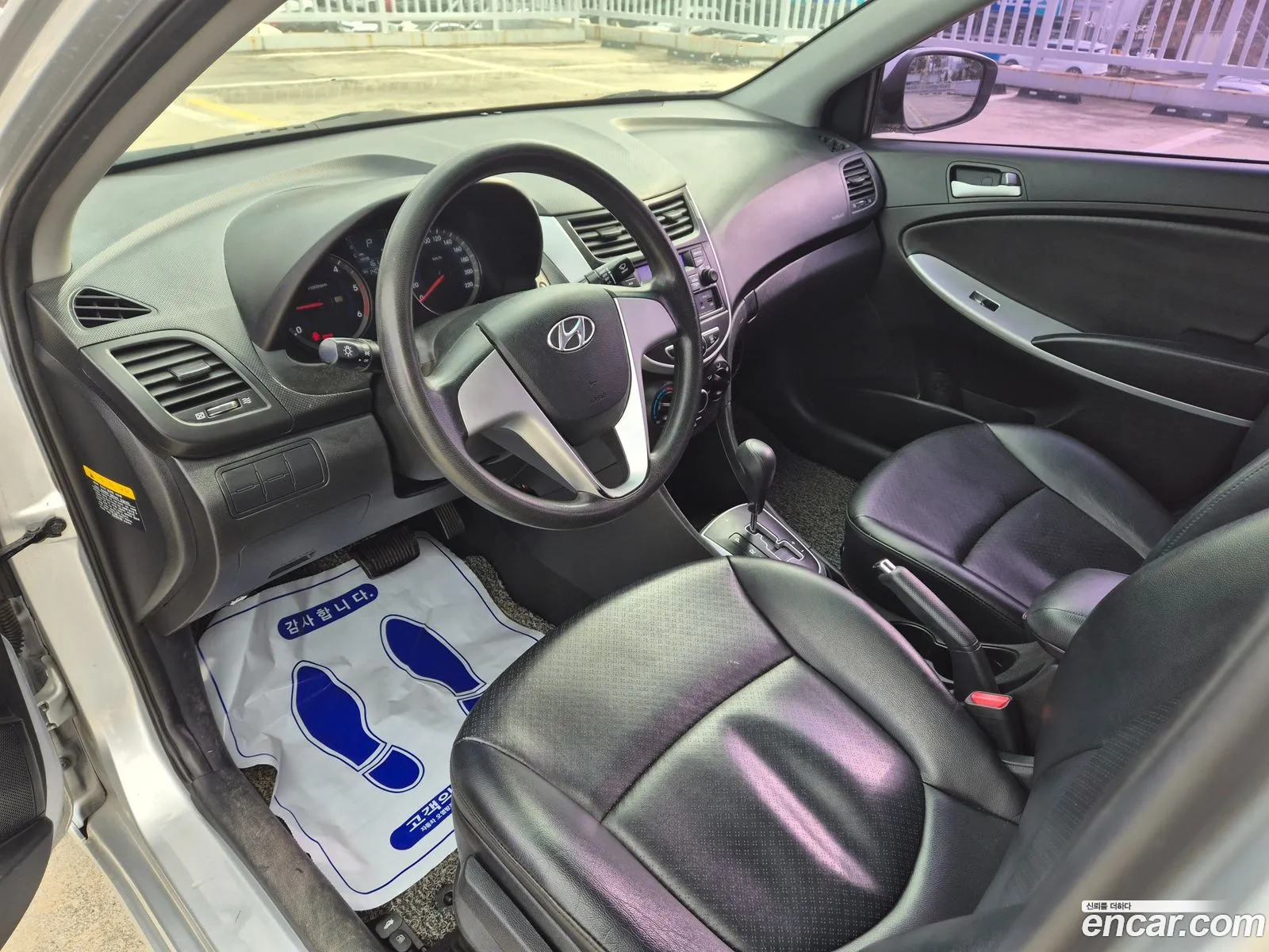 Hyundai Accent 2012 — 2