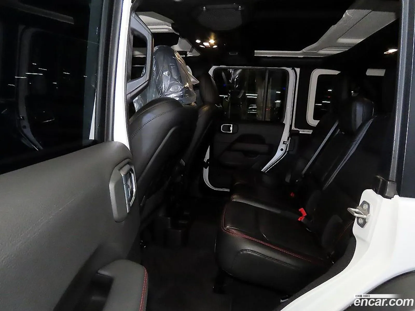 Jeep Wrangler 2021 — 16