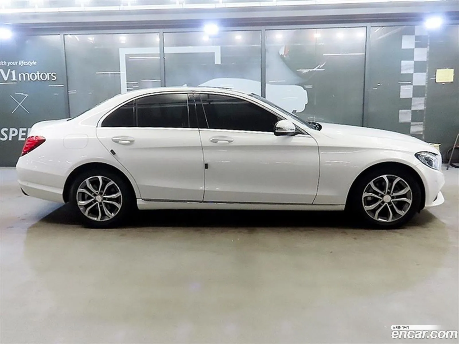 Mercedes-Benz C-Class W205 2015 — 16