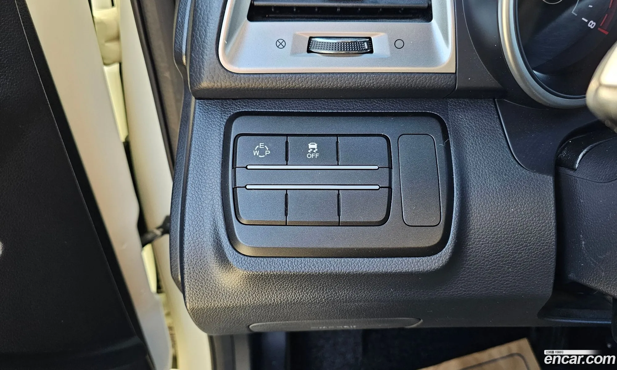 KG Mobility (SsangYong) Tivoli 2016 — 16
