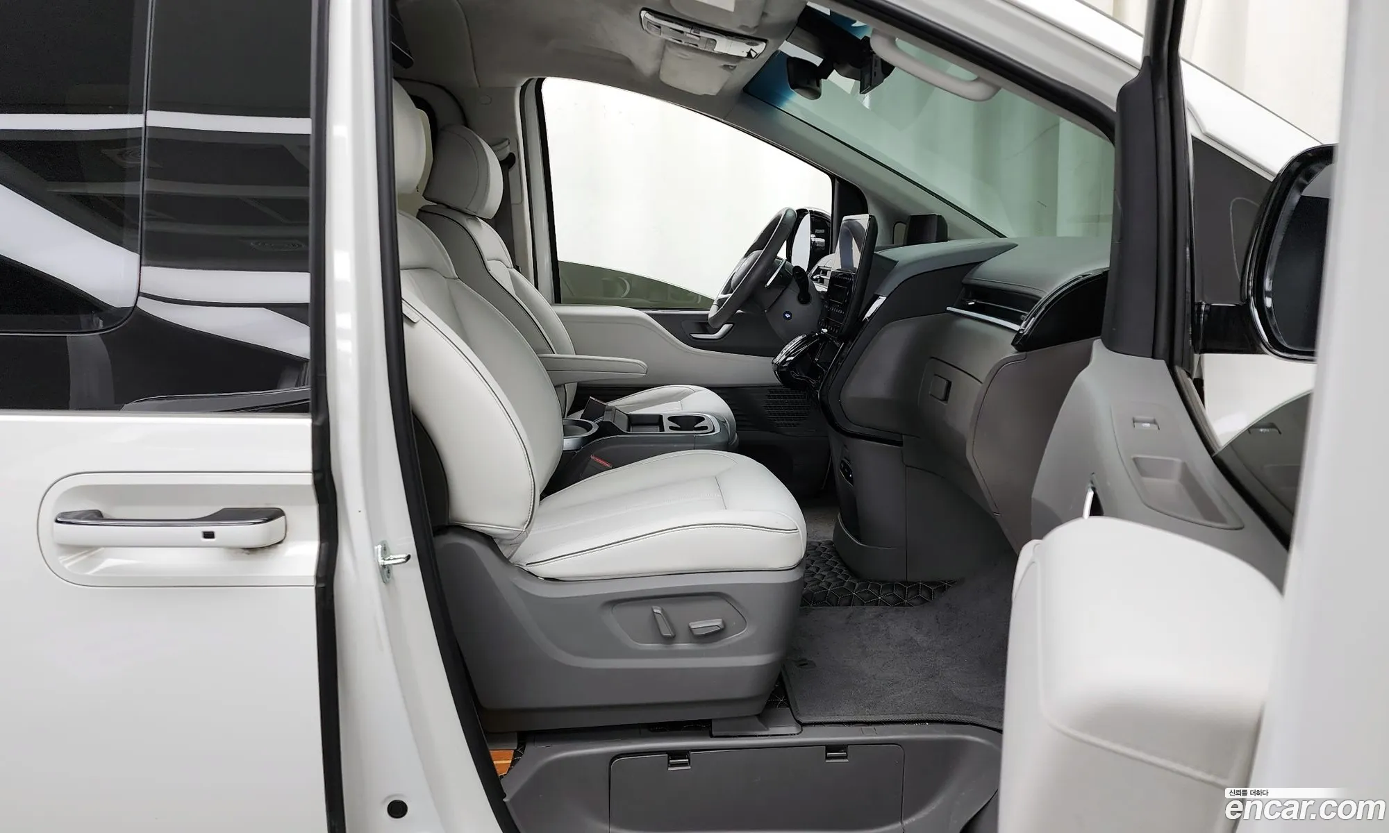 Hyundai Staria 2022 — 18