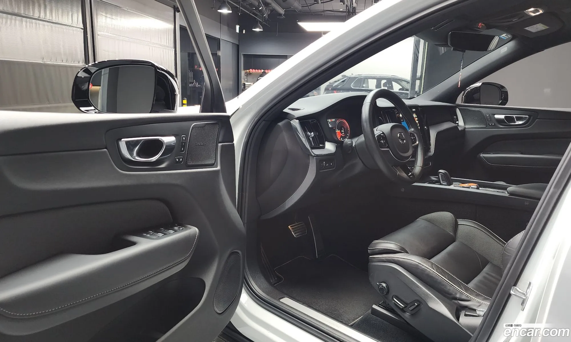 Volvo XC60 2021 — 4