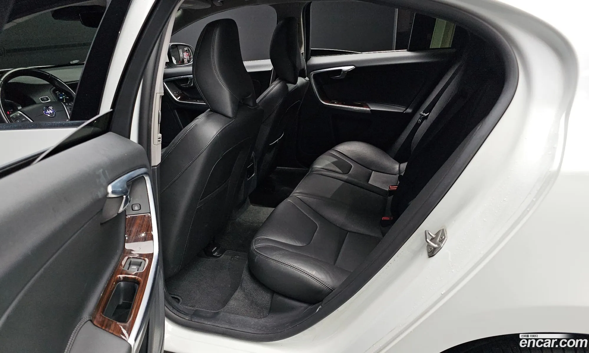 Volvo S60 2017 YV1FSA8BDH2433036 — 5