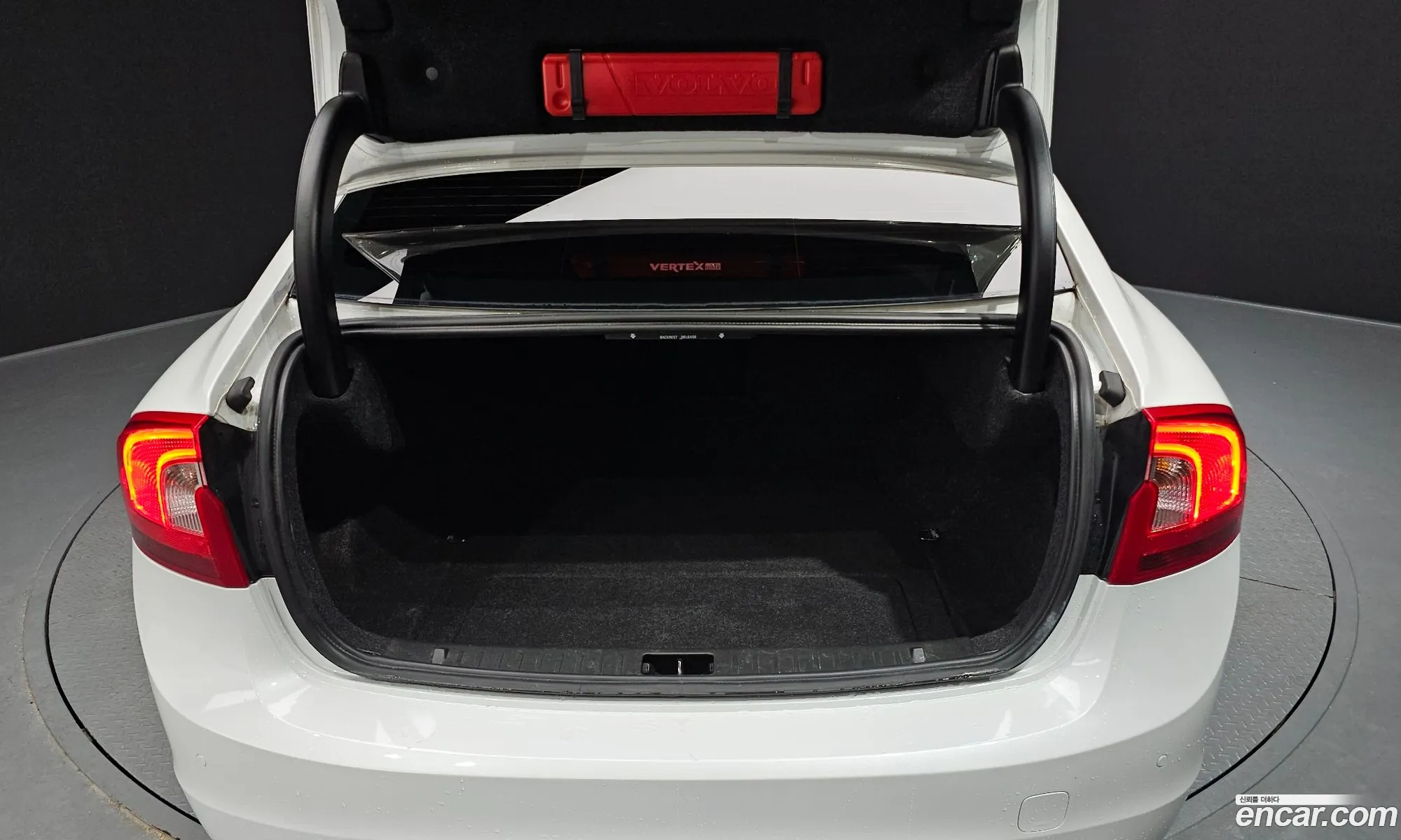 Volvo S60 2017 YV1FSA8BDH2433036 — 11