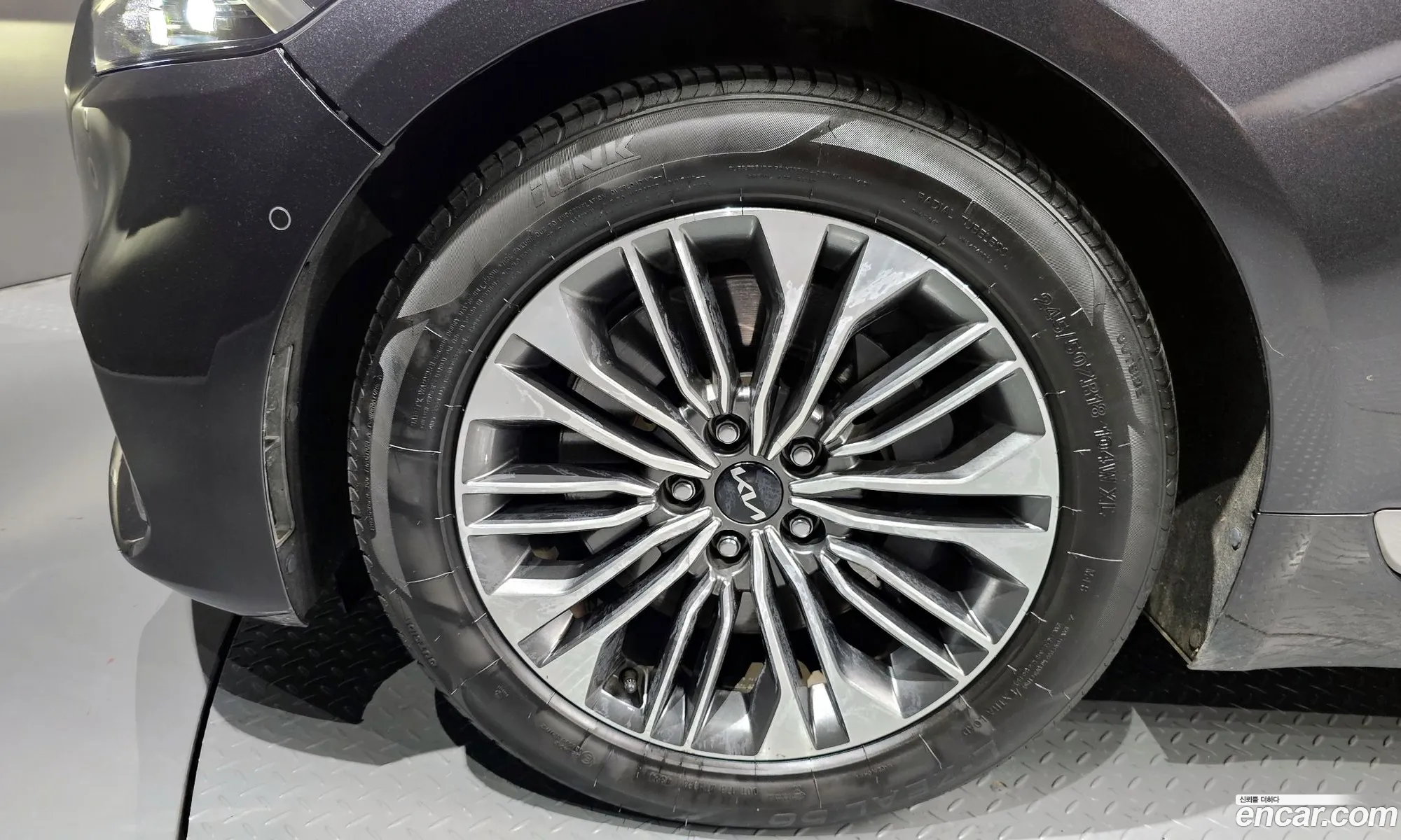 Kia K9 2023 — 9