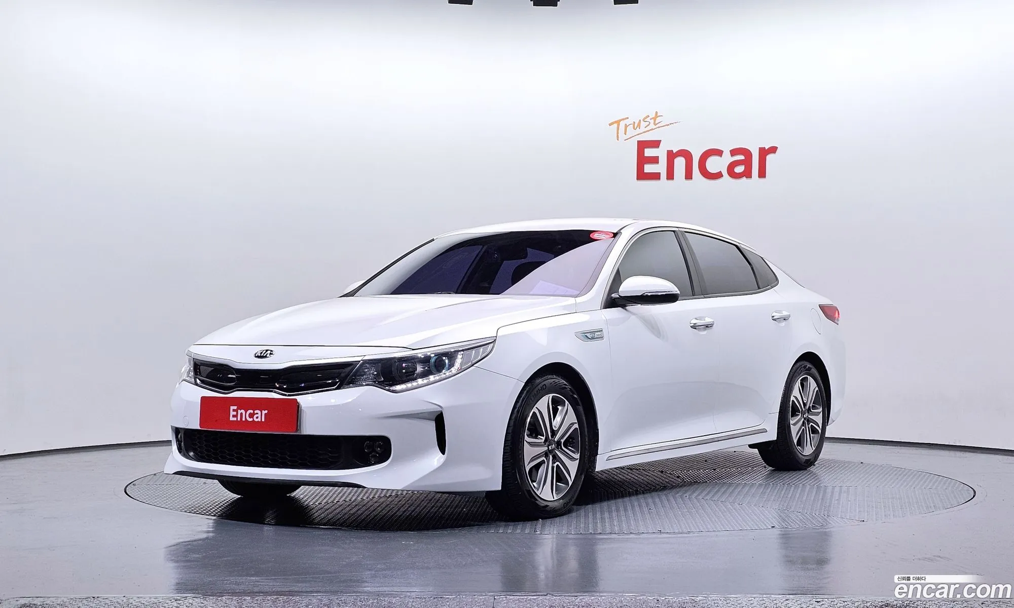 Kia K5 Hybrid 2016 — 17