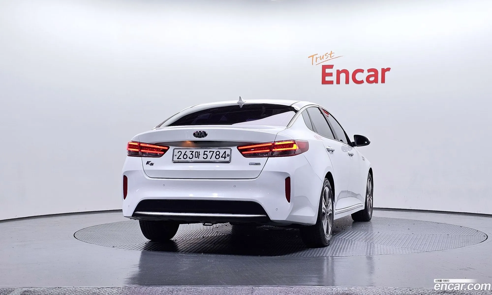 Kia K5 Hybrid 2016 — 14