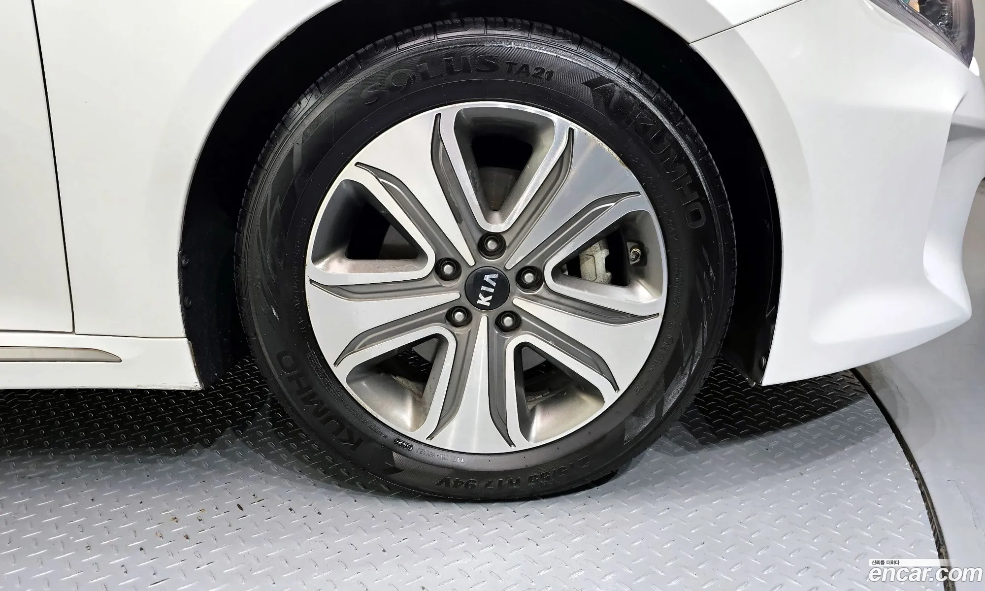 Kia K5 Hybrid 2016 — 18
